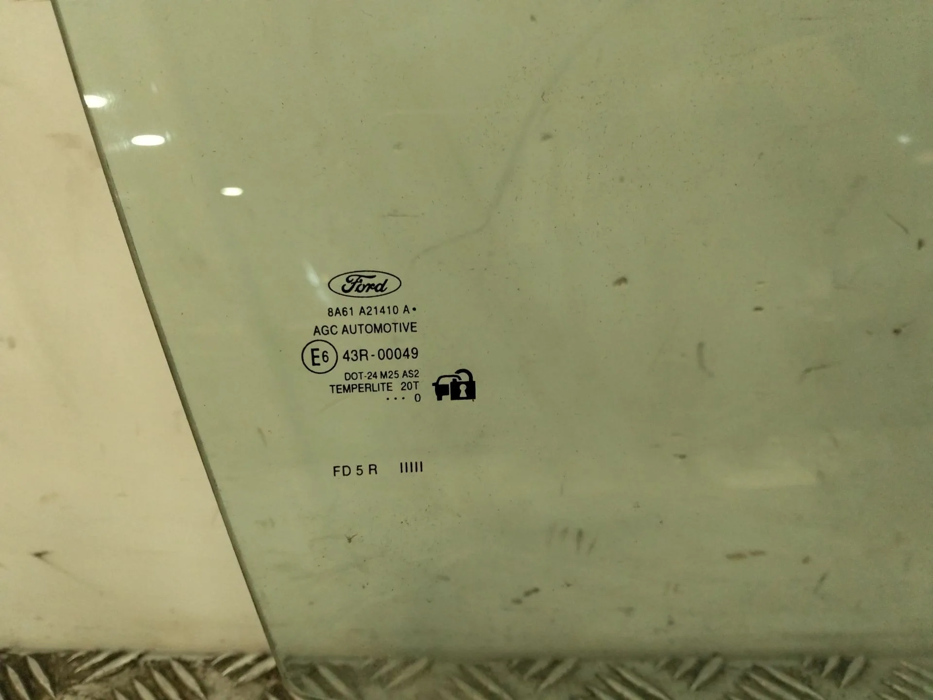 Luna Delantera Derecha para Ford Fiesta Vi (Cb1, Ccn)