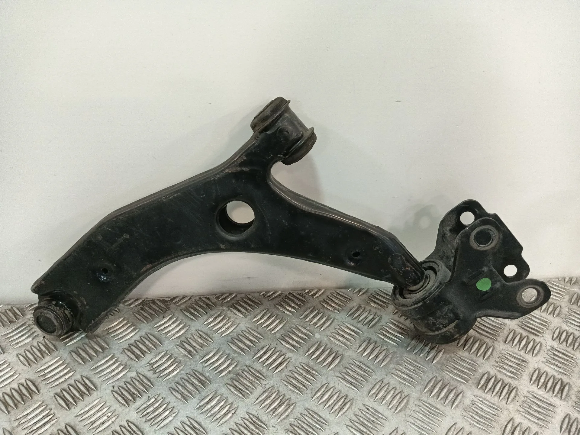 Brazo Suspension Inferior Delantero Derecho para Mazda 3 Lim. (Bl)