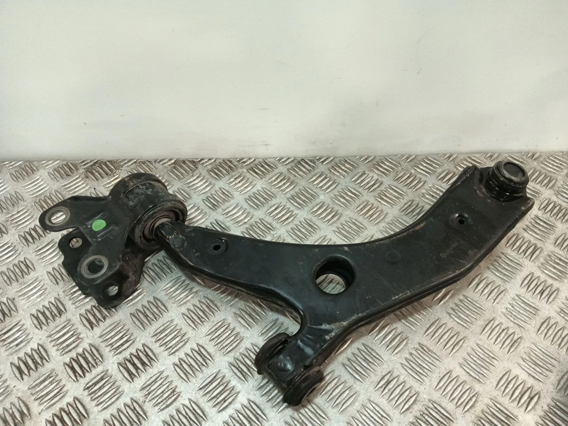 Brazo Suspension Inferior Delantero Derecho para Mazda 3 Lim. (Bl)