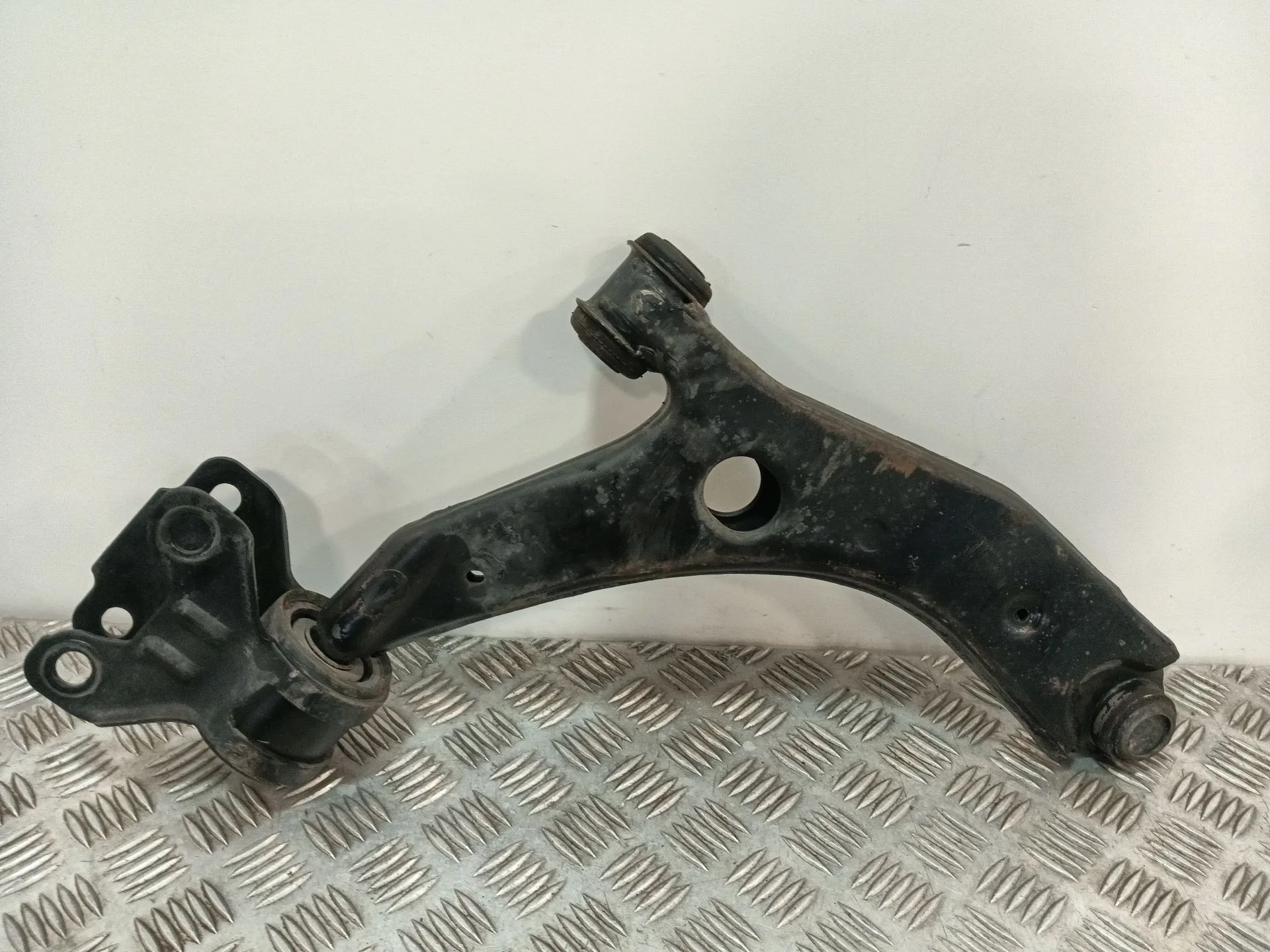 Brazo Suspension Inferior Delantero Izquierdo para Mazda 3 Lim. (Bl)