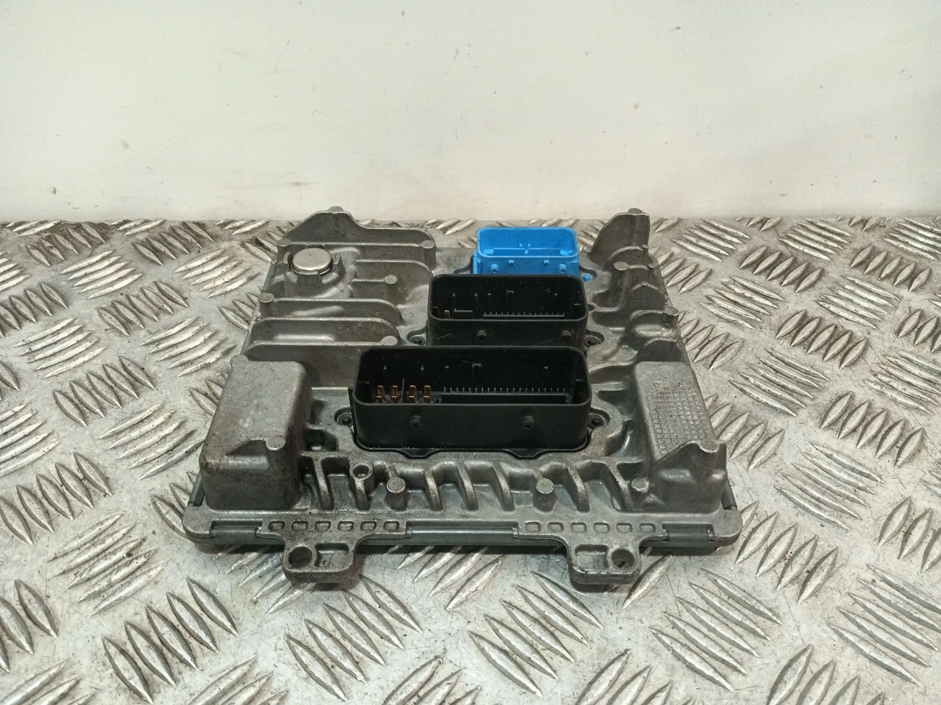 Centralita Motor Uce para Opel Astra J (P10)
