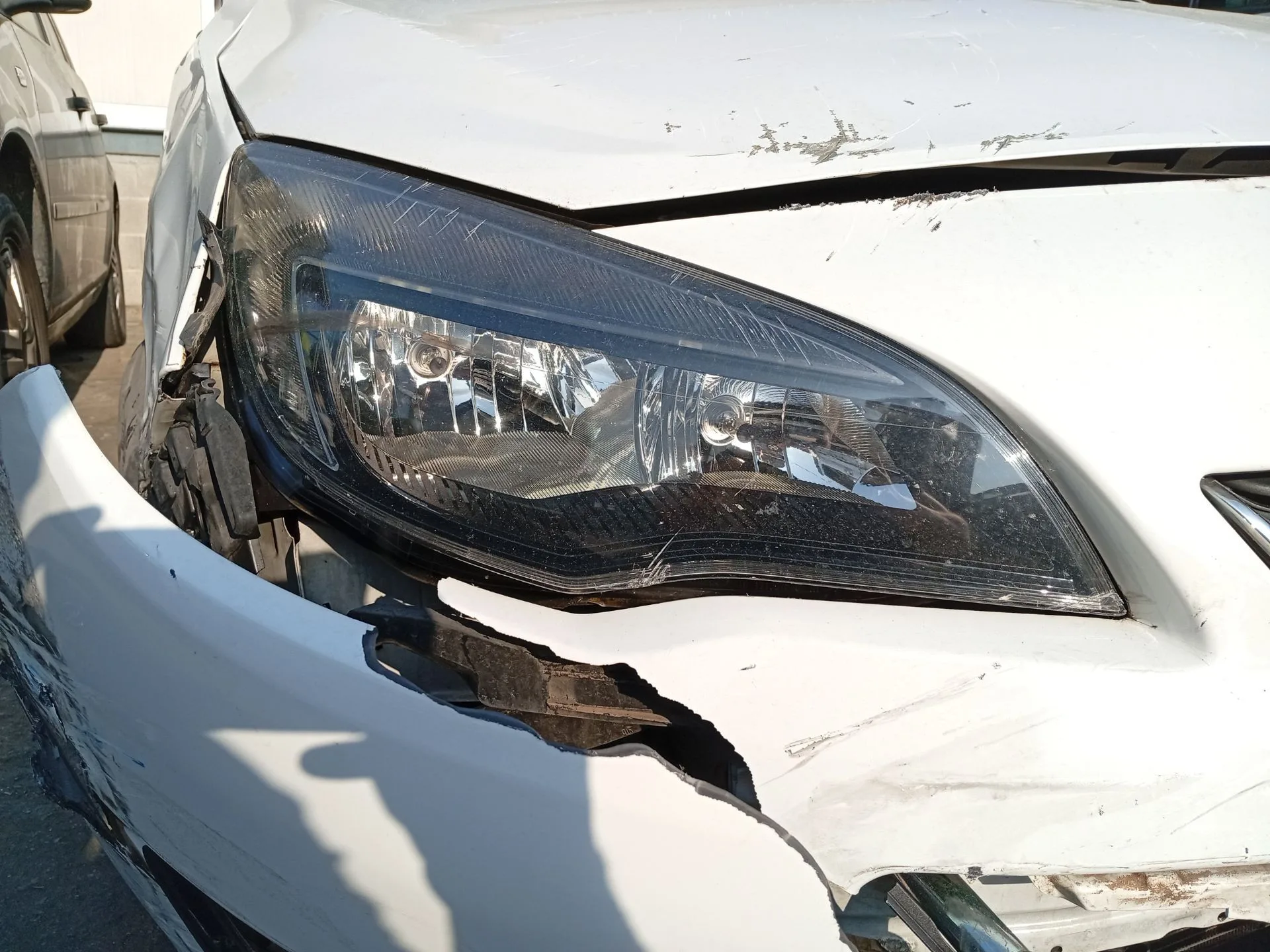 Faro Derecho para Opel Astra J (P10)