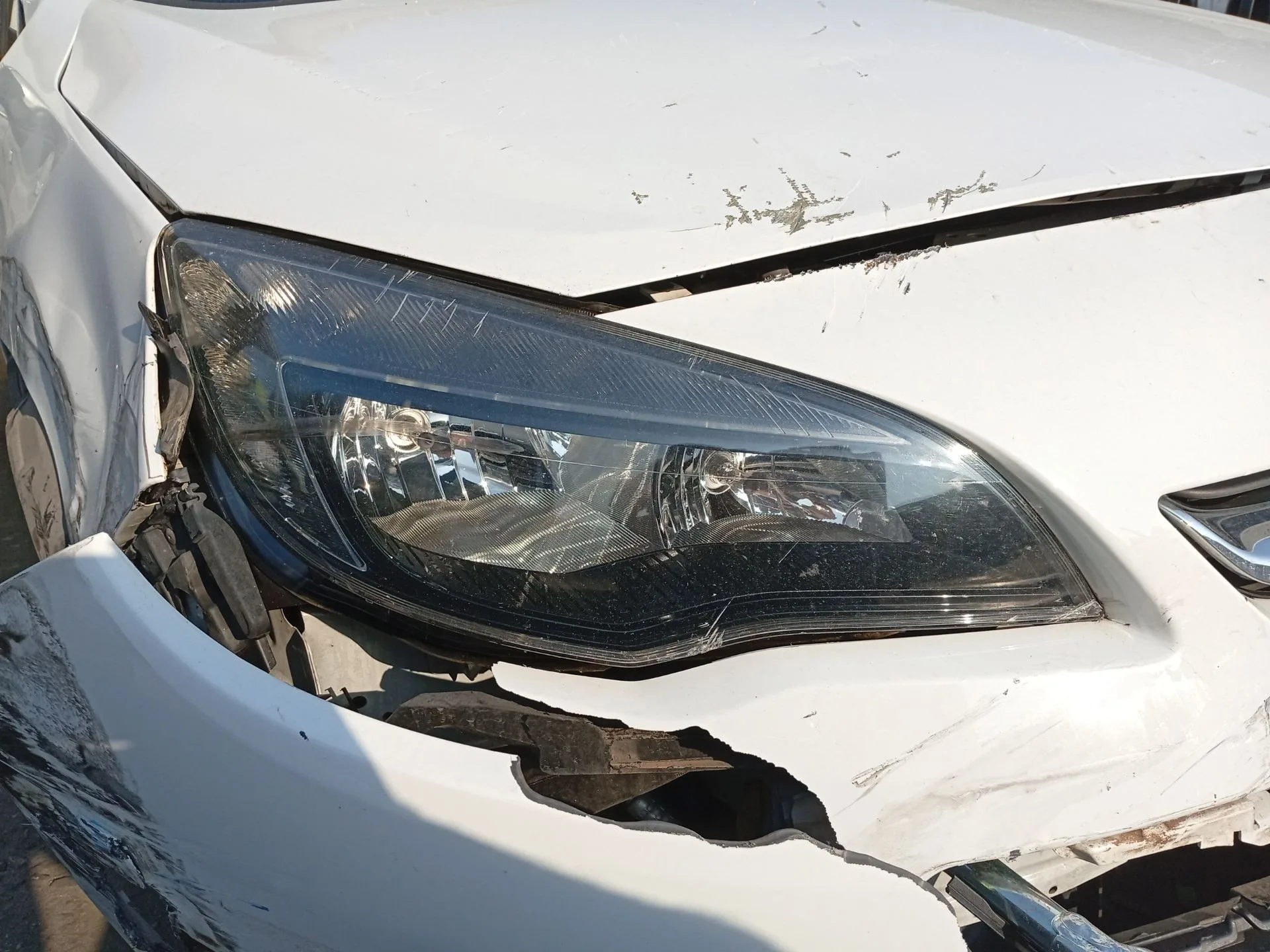 Faro Derecho para Opel Astra J (P10)