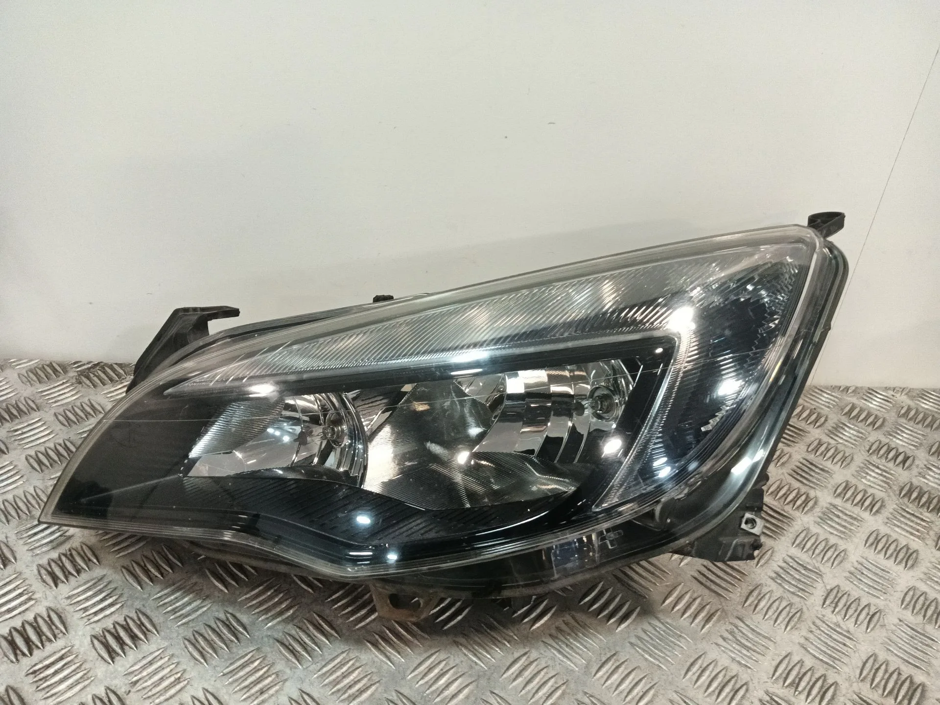 Faro Izquierdo para Opel Astra J (P10)