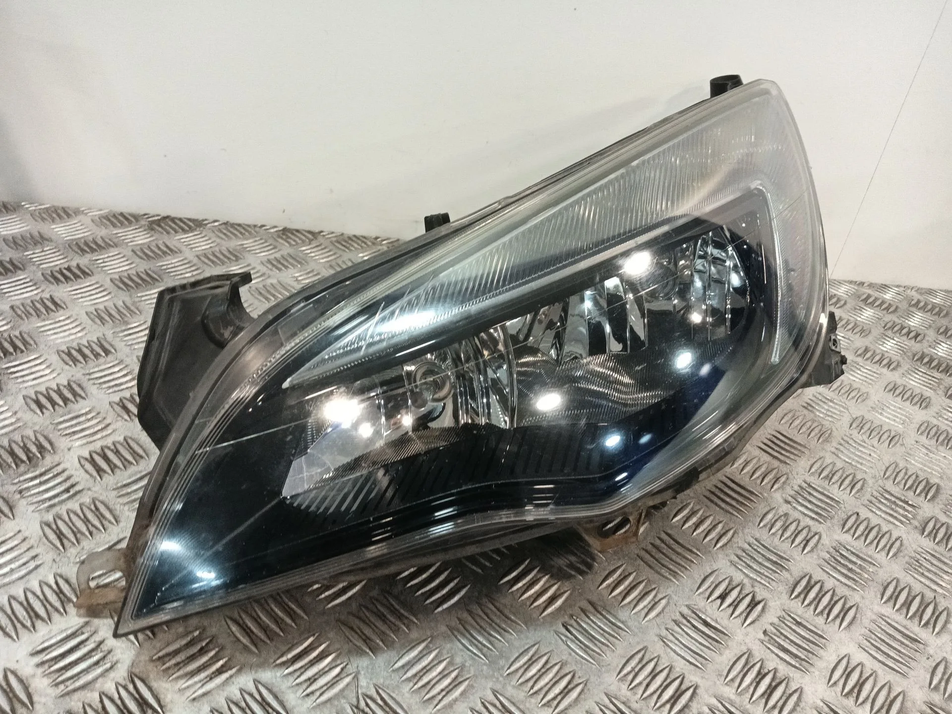 Faro Izquierdo para Opel Astra J (P10)