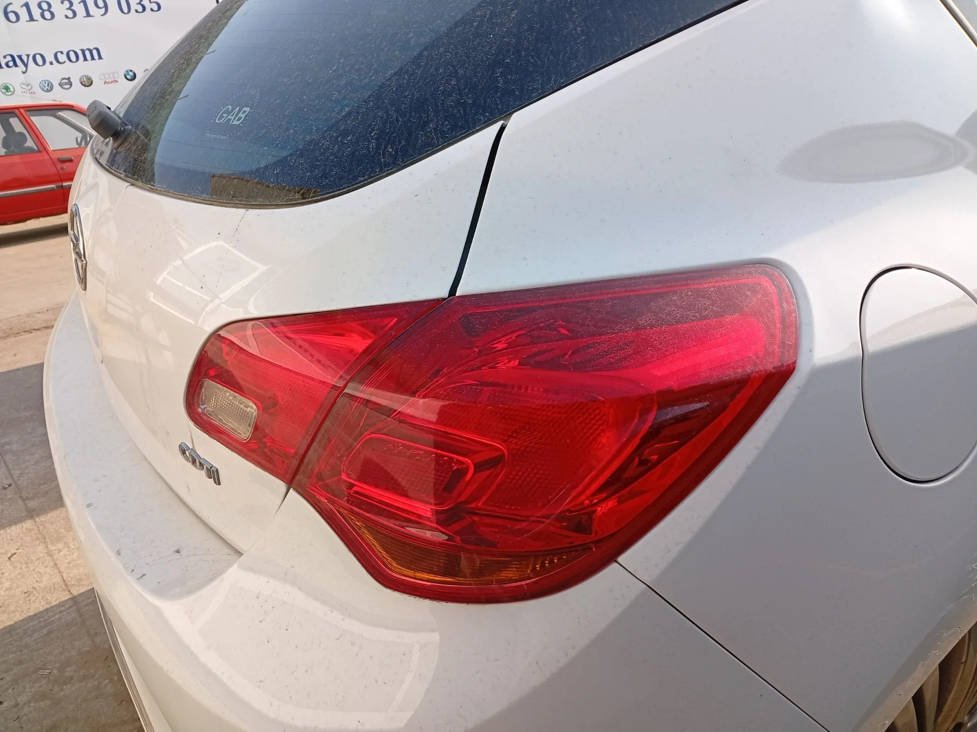 Piloto Trasero Derecho para Opel Astra J (P10)