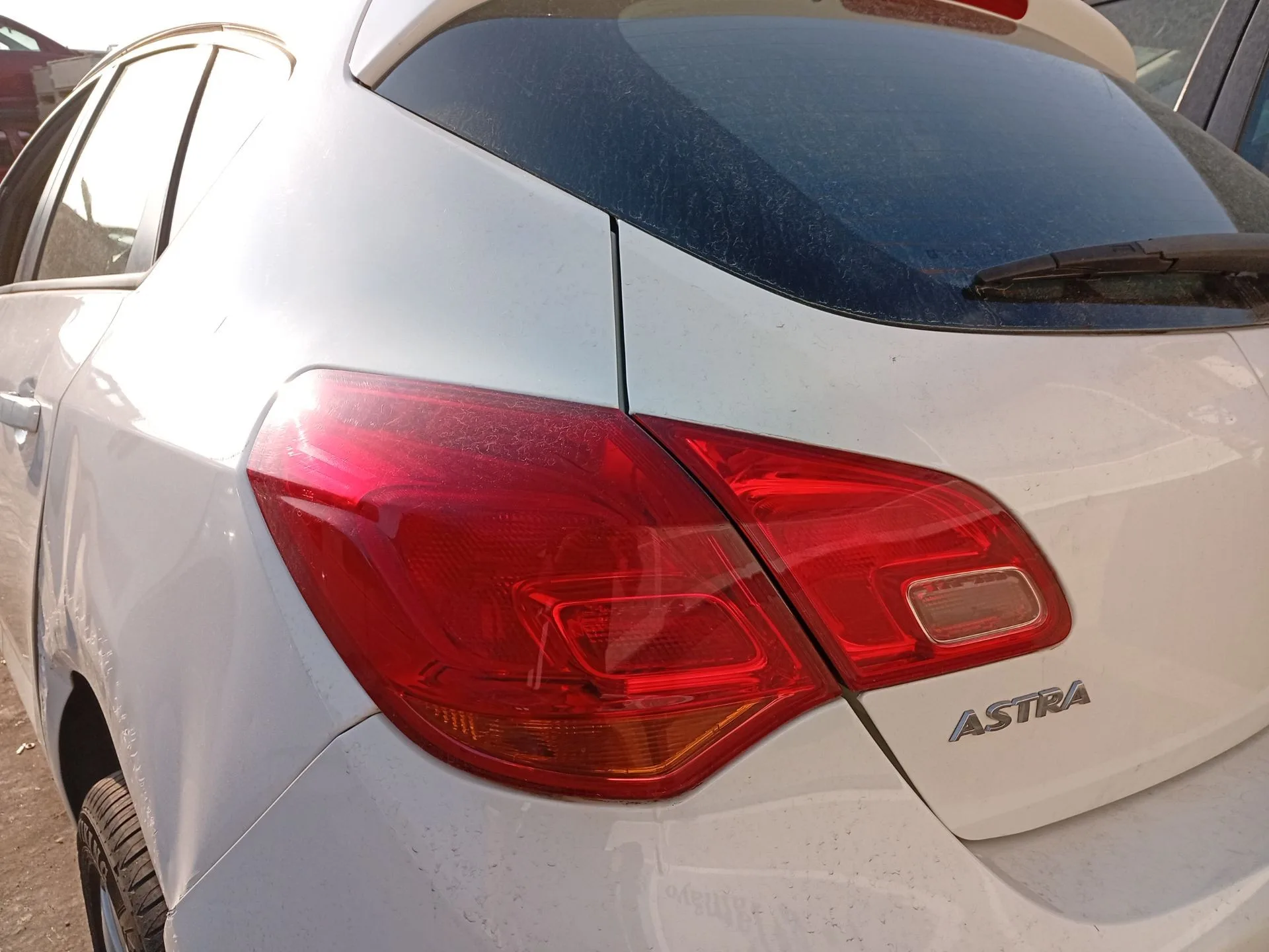 Piloto Trasero Izquierdo para Opel Astra J (P10)