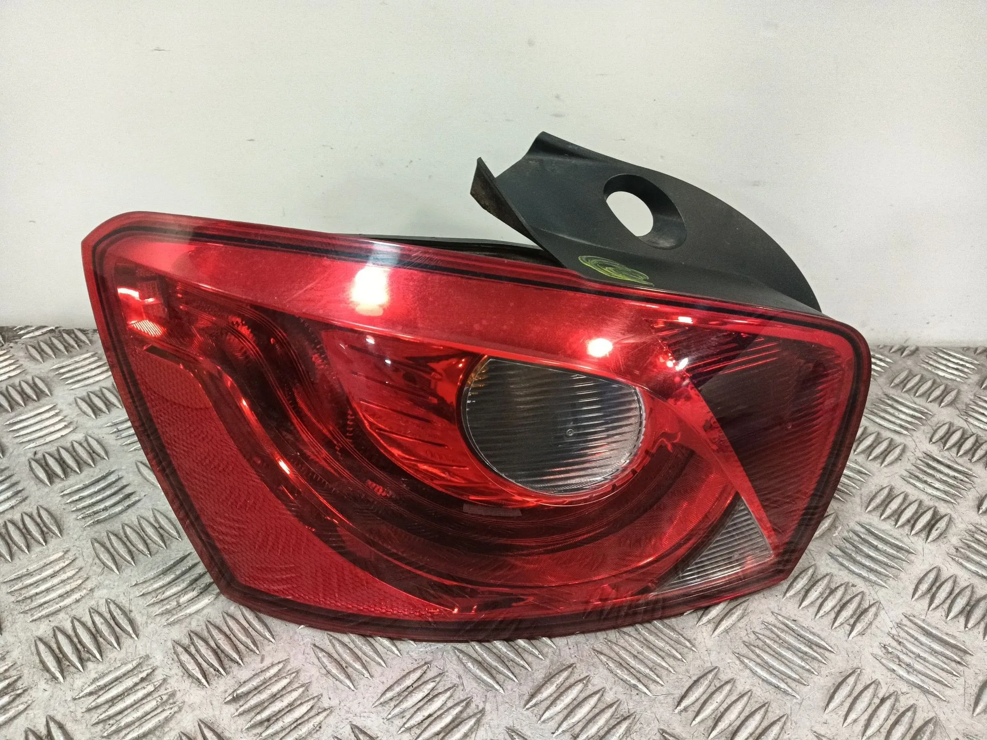 Piloto Trasero Izquierdo para Seat Ibiza Iv St (6J8, 6P8)