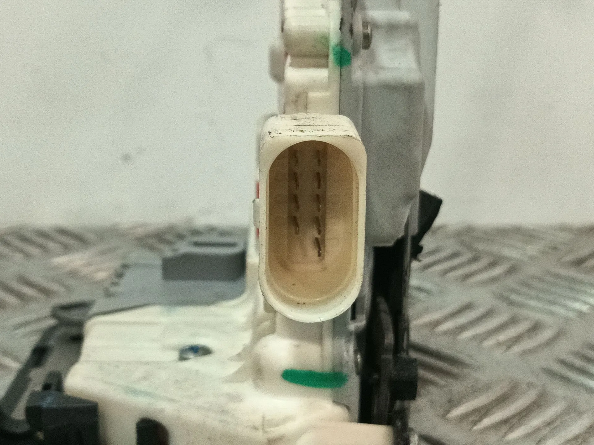 Cerradura Puerta Trasera Derecha para Audi Q7 (4Lb)