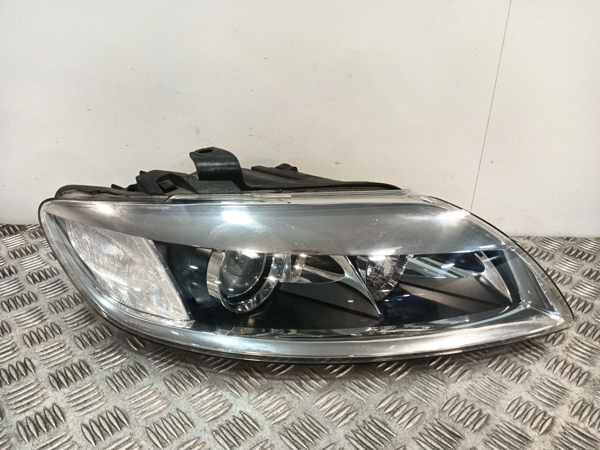 Faro Derecho para Audi Q7 (4Lb)