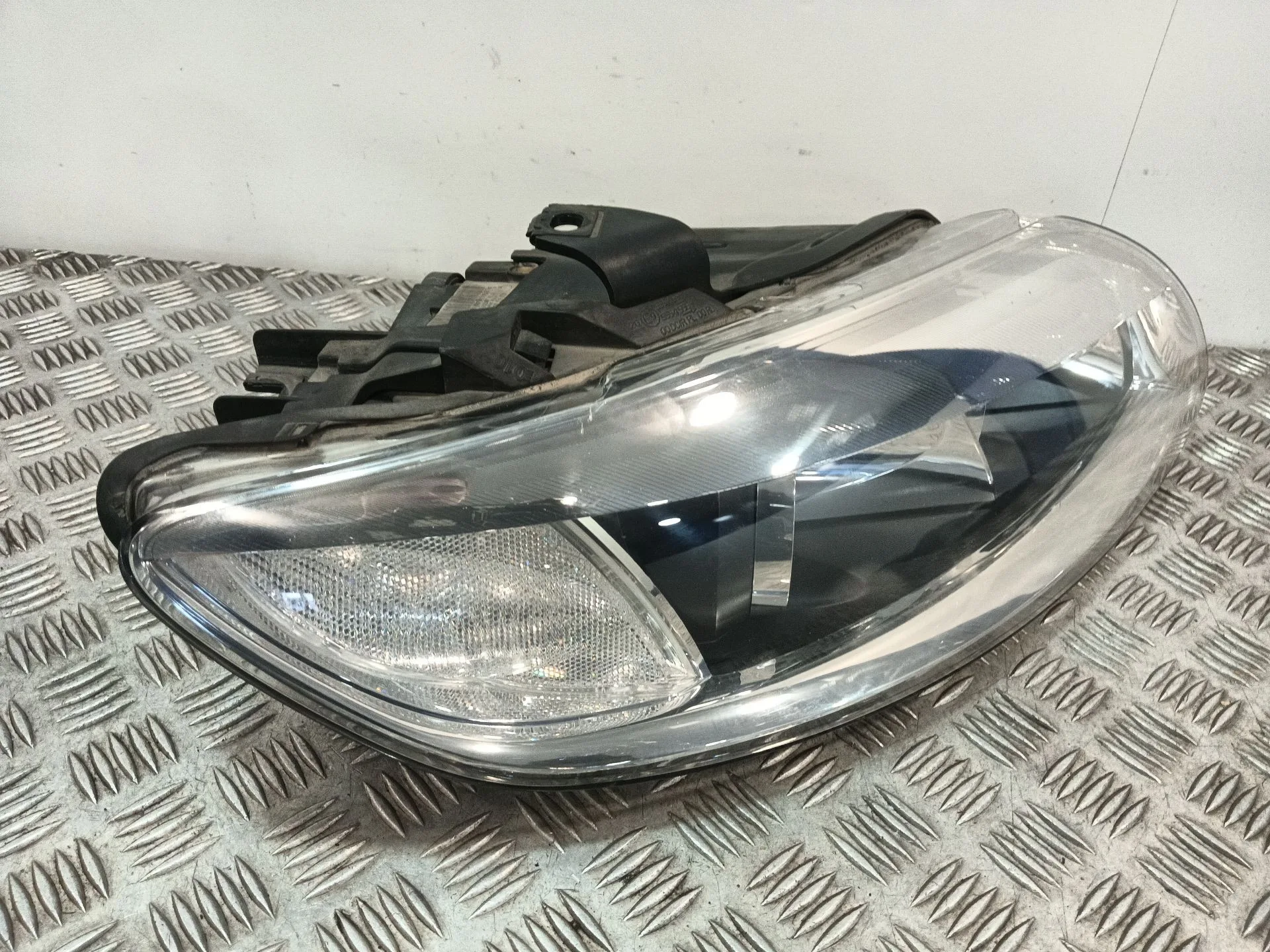Faro Derecho para Audi Q7 (4Lb)