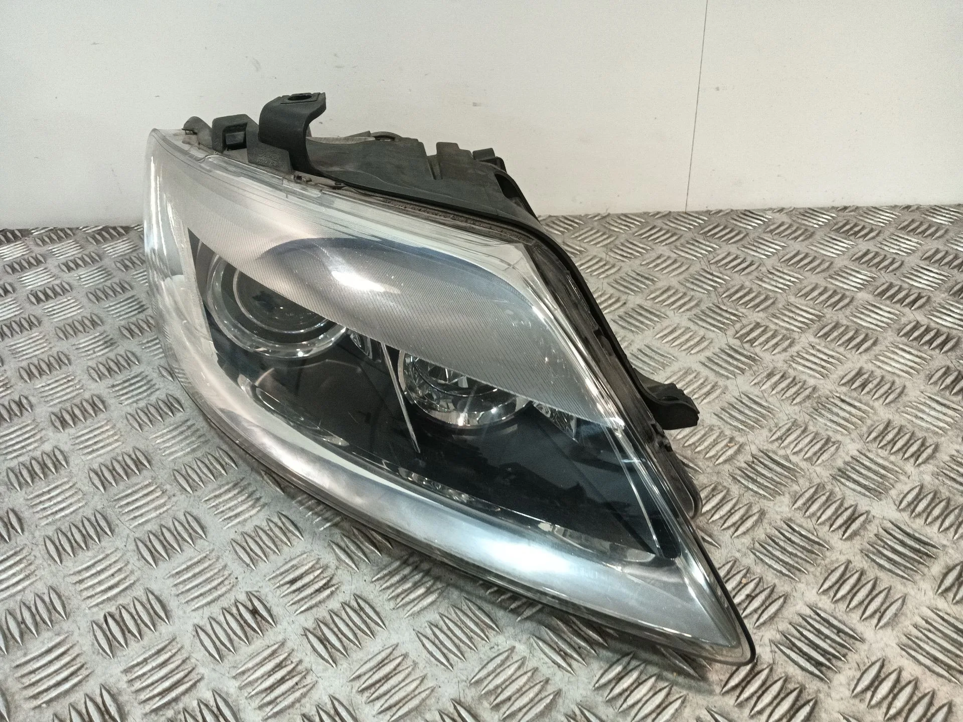 Faro Derecho para Audi Q7 (4Lb)