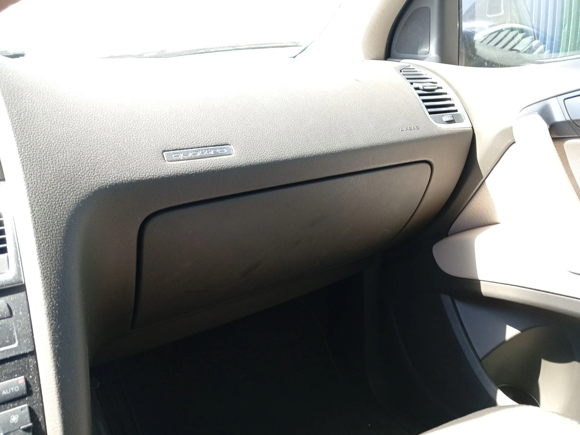 Guantera para Audi Q7 (4Lb)