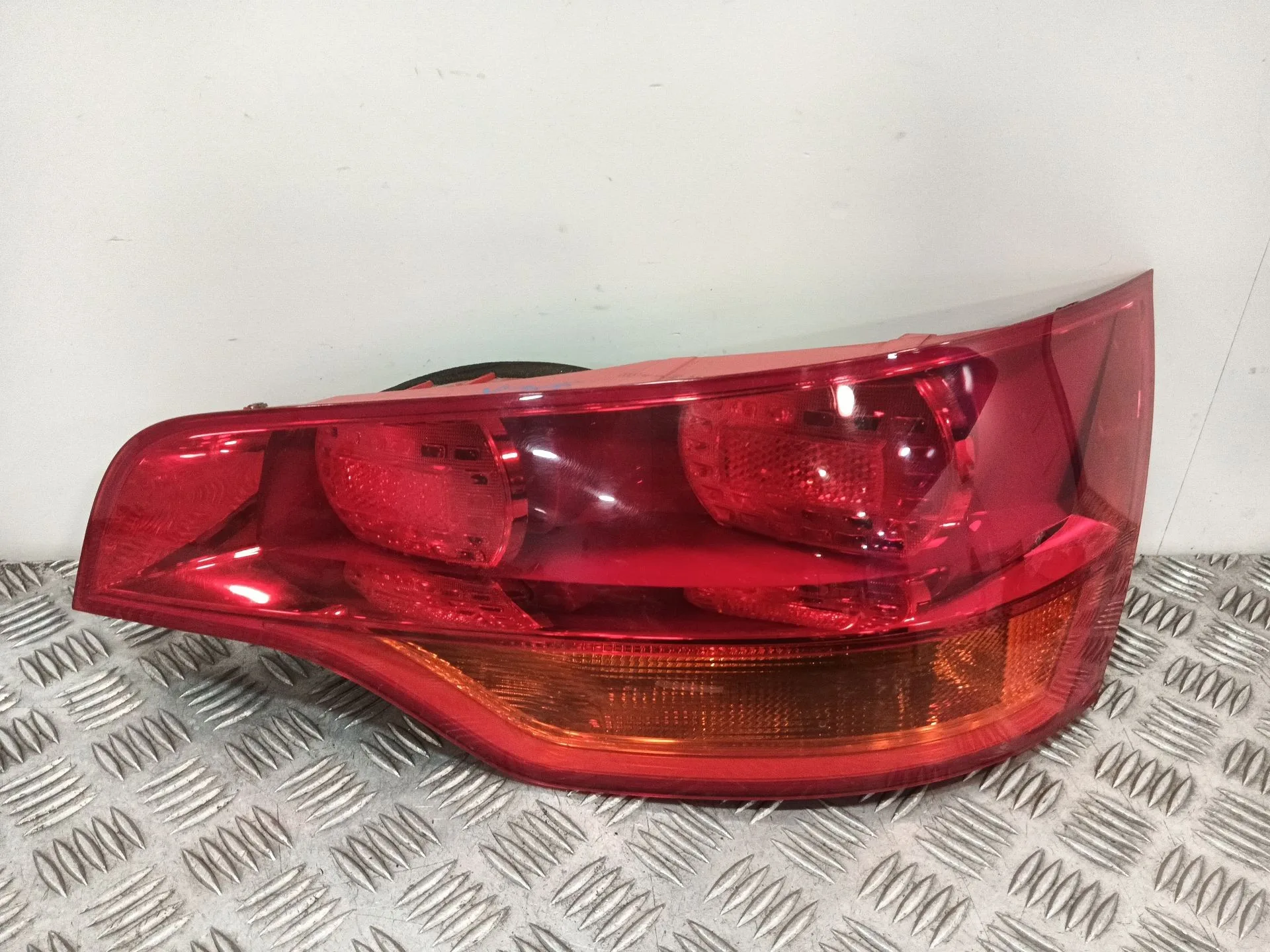 Piloto Trasero Derecho para Audi Q7 (4Lb)
