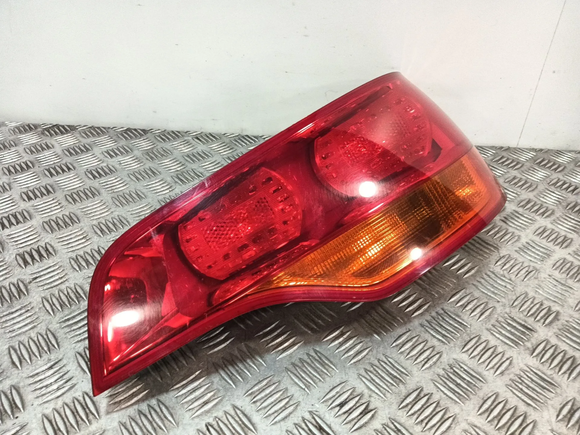 Piloto Trasero Derecho para Audi Q7 (4Lb)