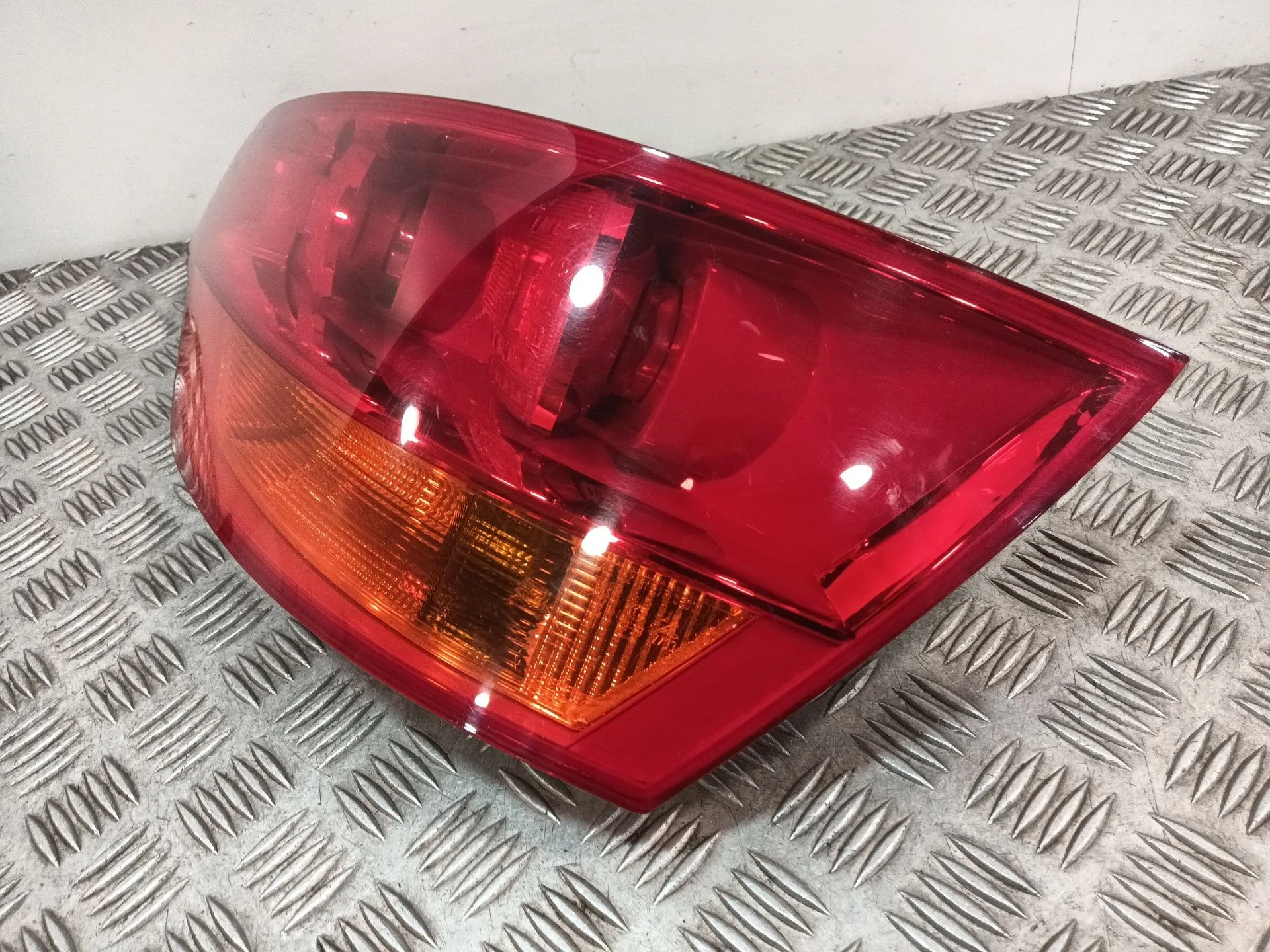 Piloto Trasero Derecho para Audi Q7 (4Lb)