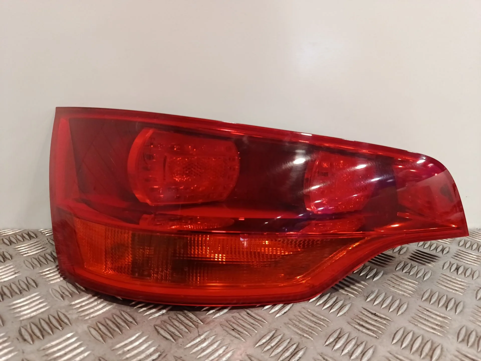 Piloto Trasero Izquierdo para Audi Q7 (4Lb)
