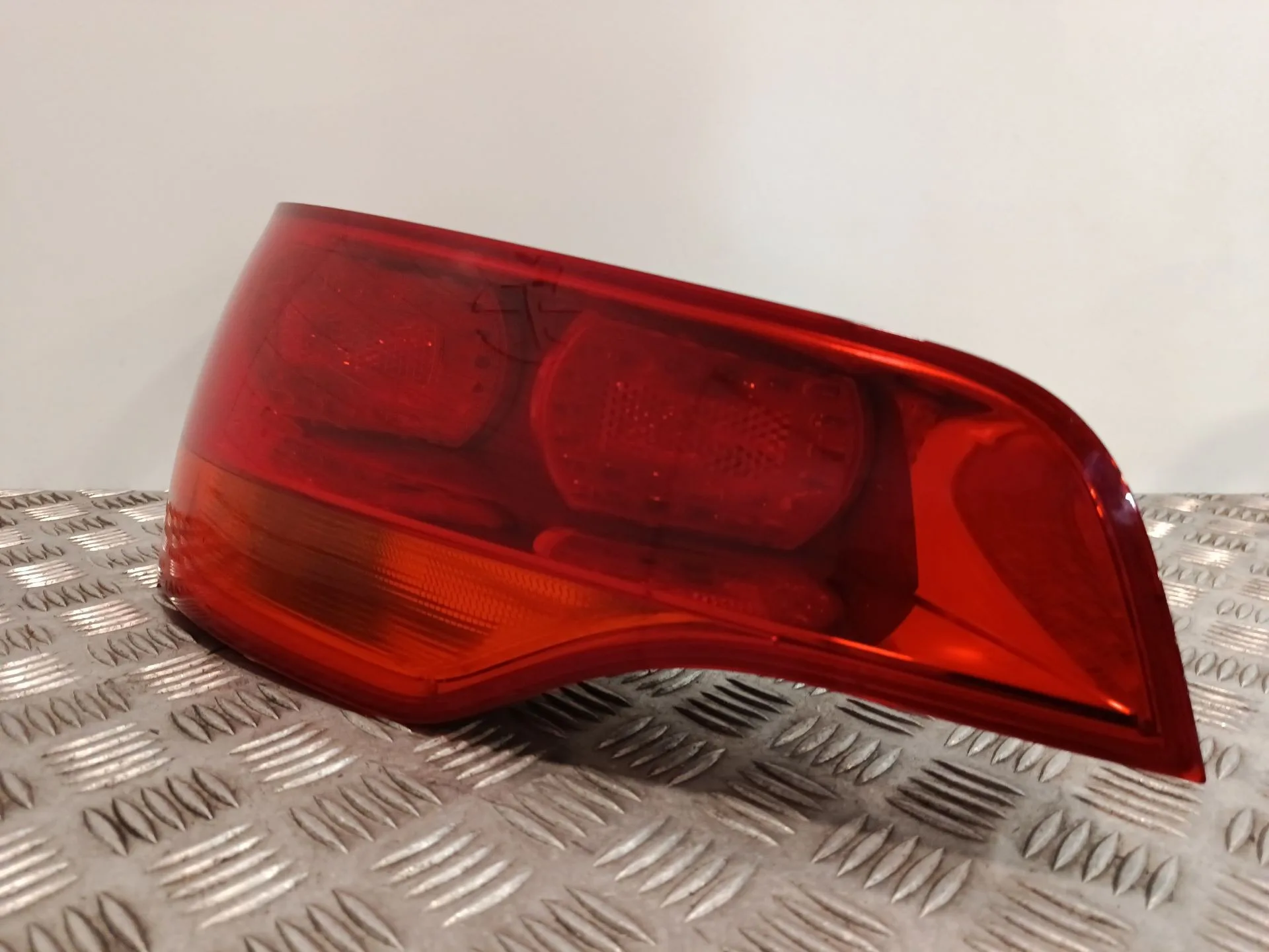 Piloto Trasero Izquierdo para Audi Q7 (4Lb)