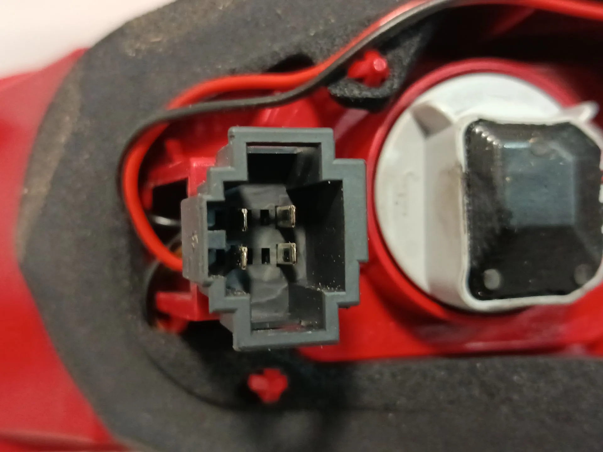 Piloto Trasero Izquierdo para Audi Q7 (4Lb)
