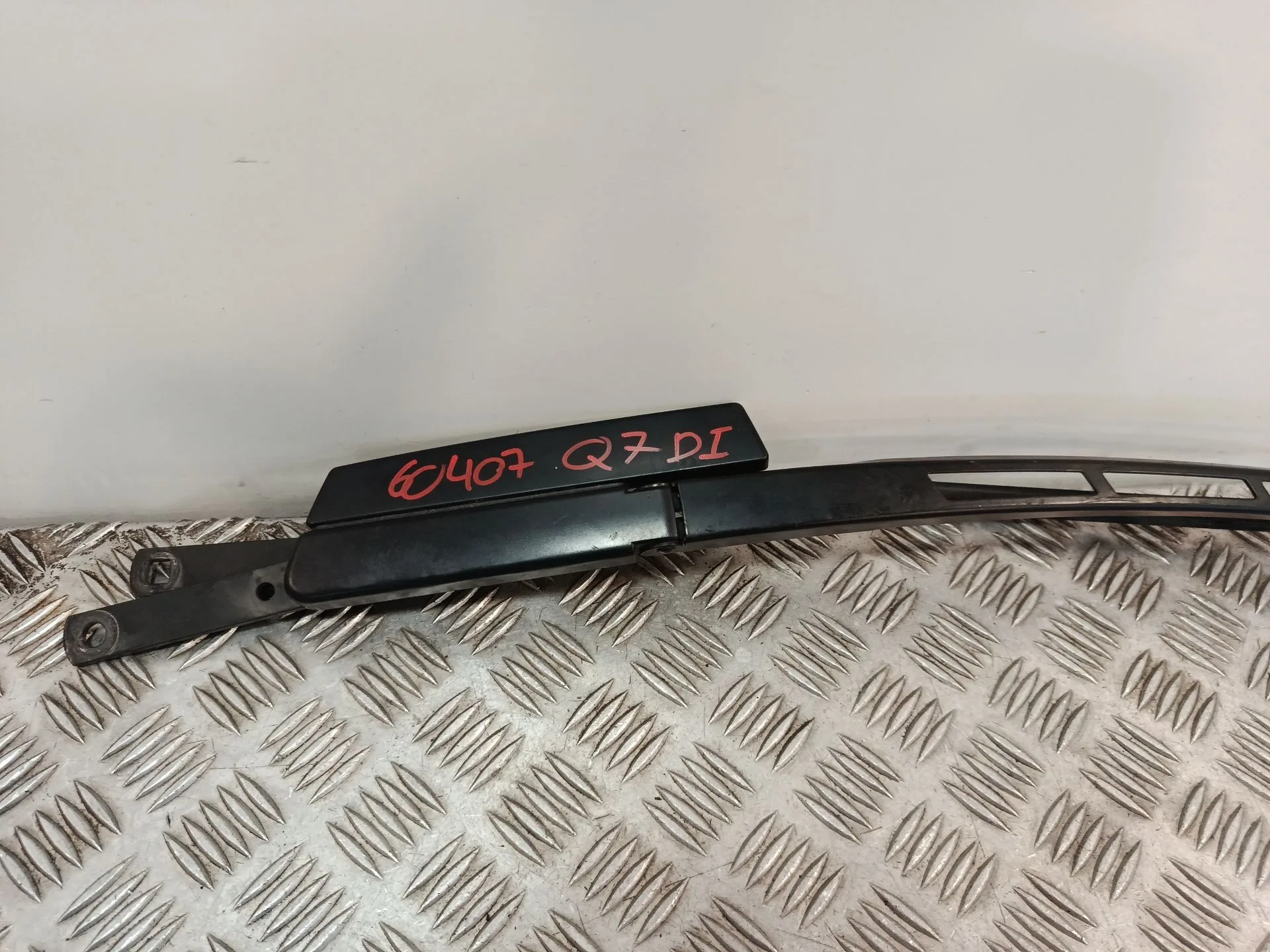 Brazo Limpia Delantero Izquierdo para Audi Q7 (4Lb)