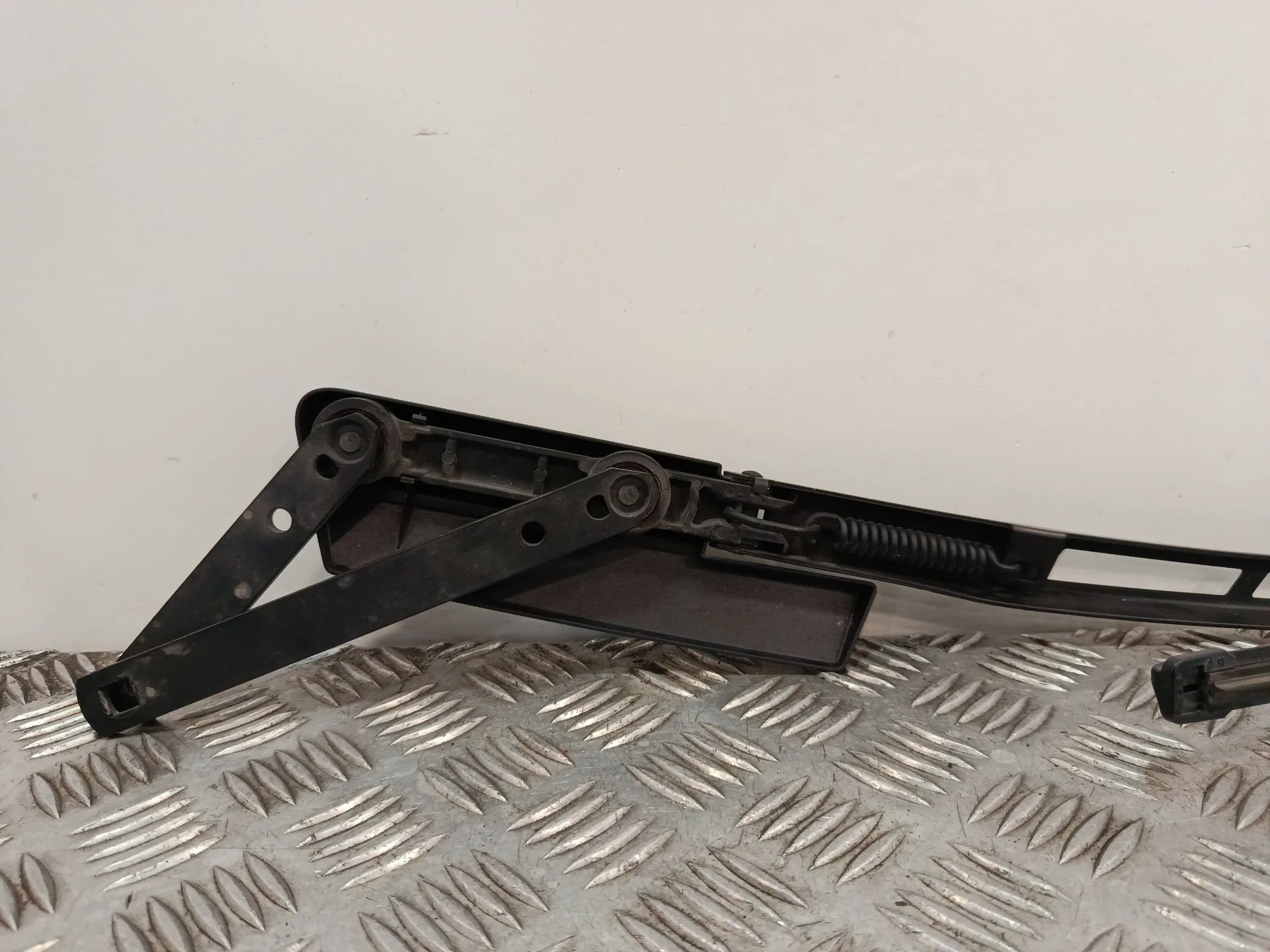 Brazo Limpia Delantero Izquierdo para Audi Q7 (4Lb)