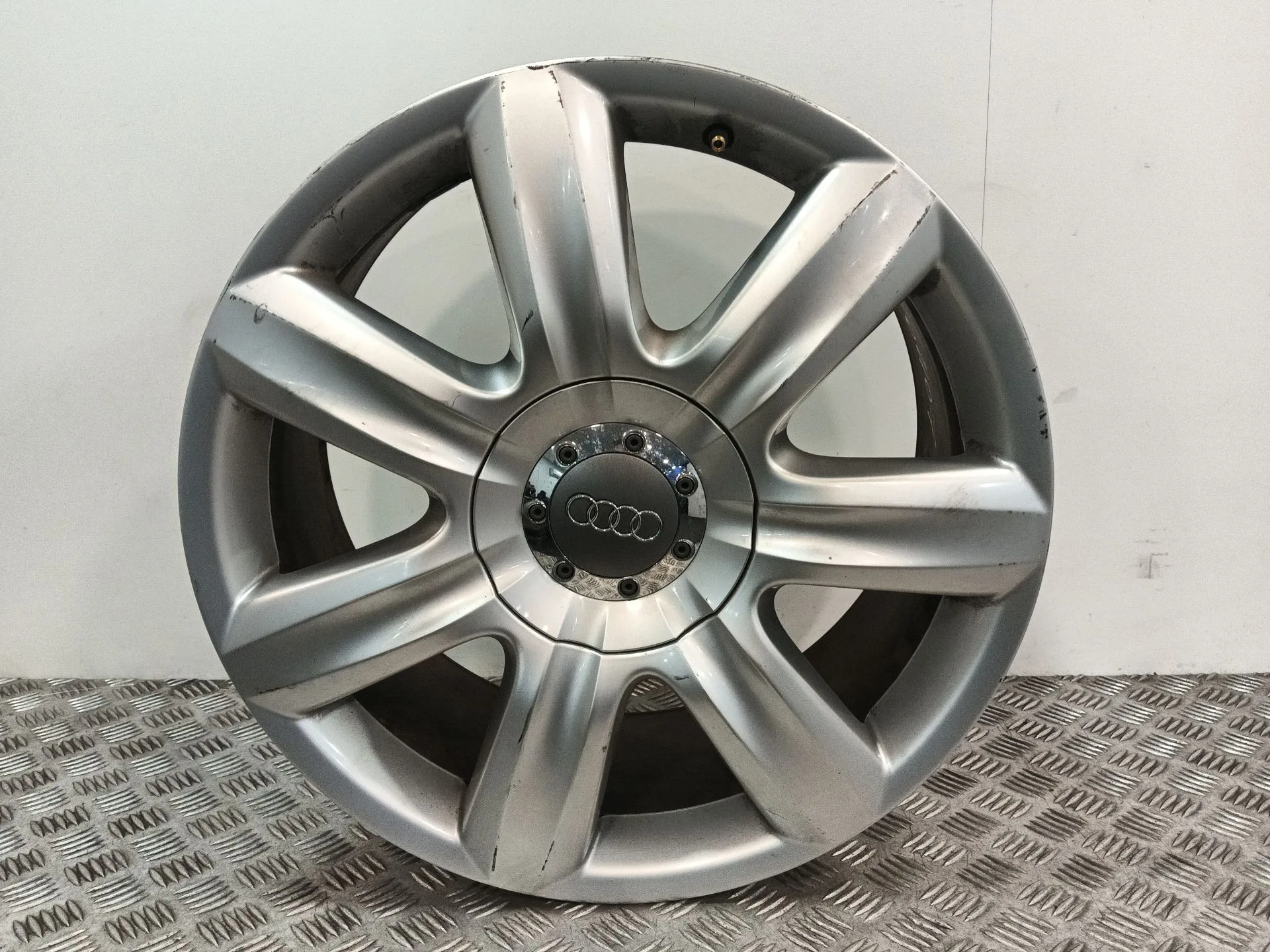 Llanta para Audi Q7 (4Lb)