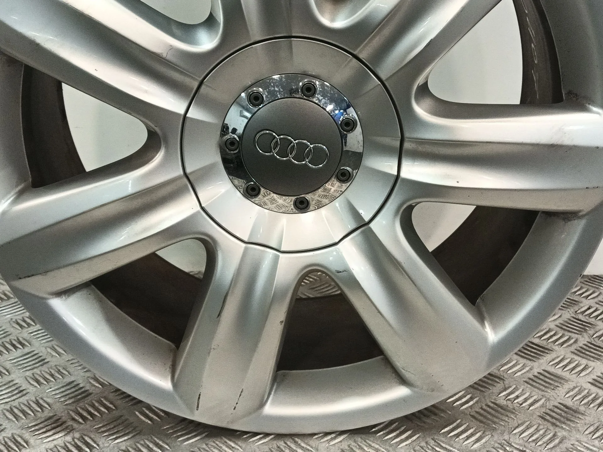 Llanta para Audi Q7 (4Lb)