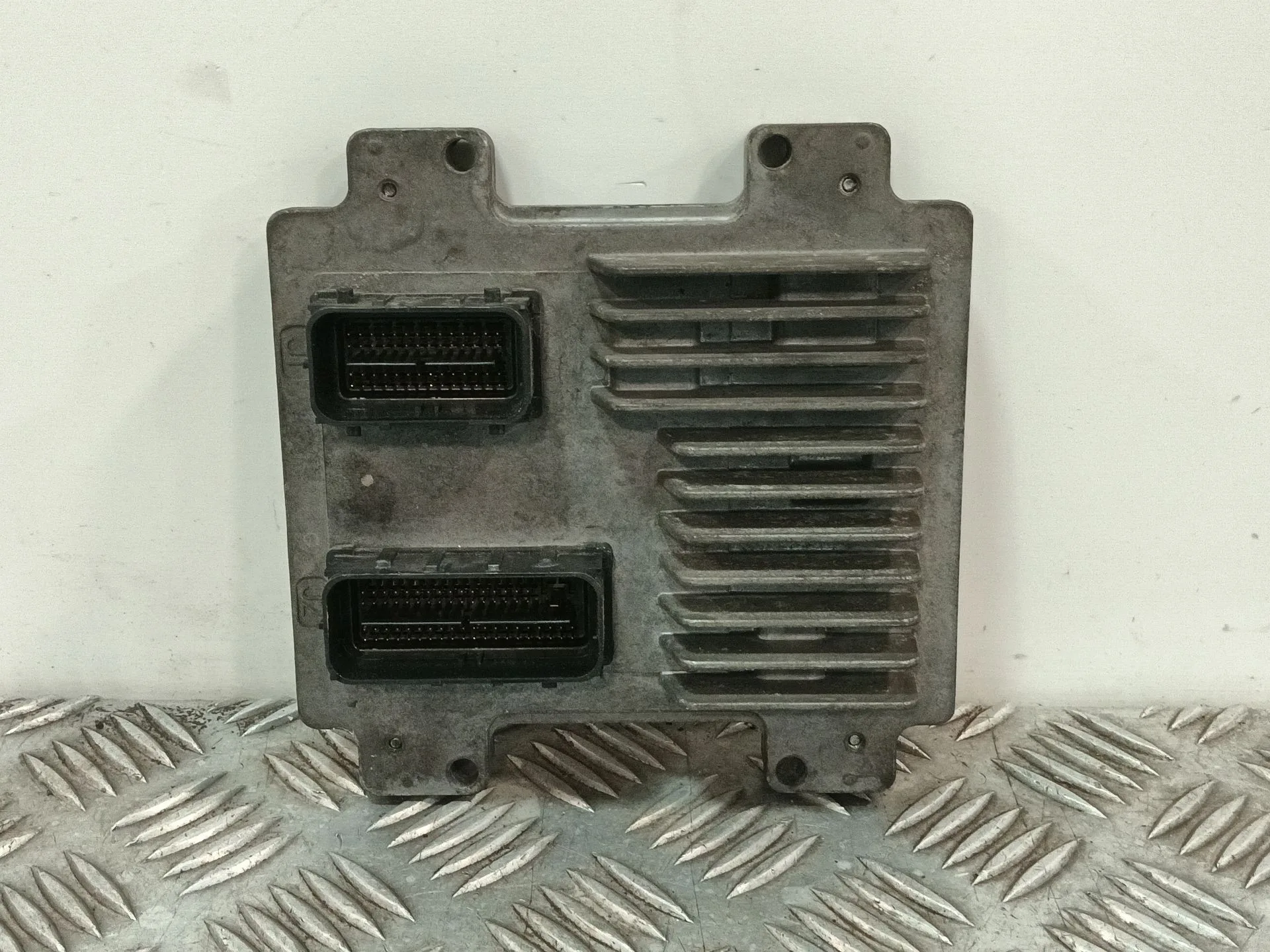 Centralita Motor Uce para Opel Corsa D (S07)