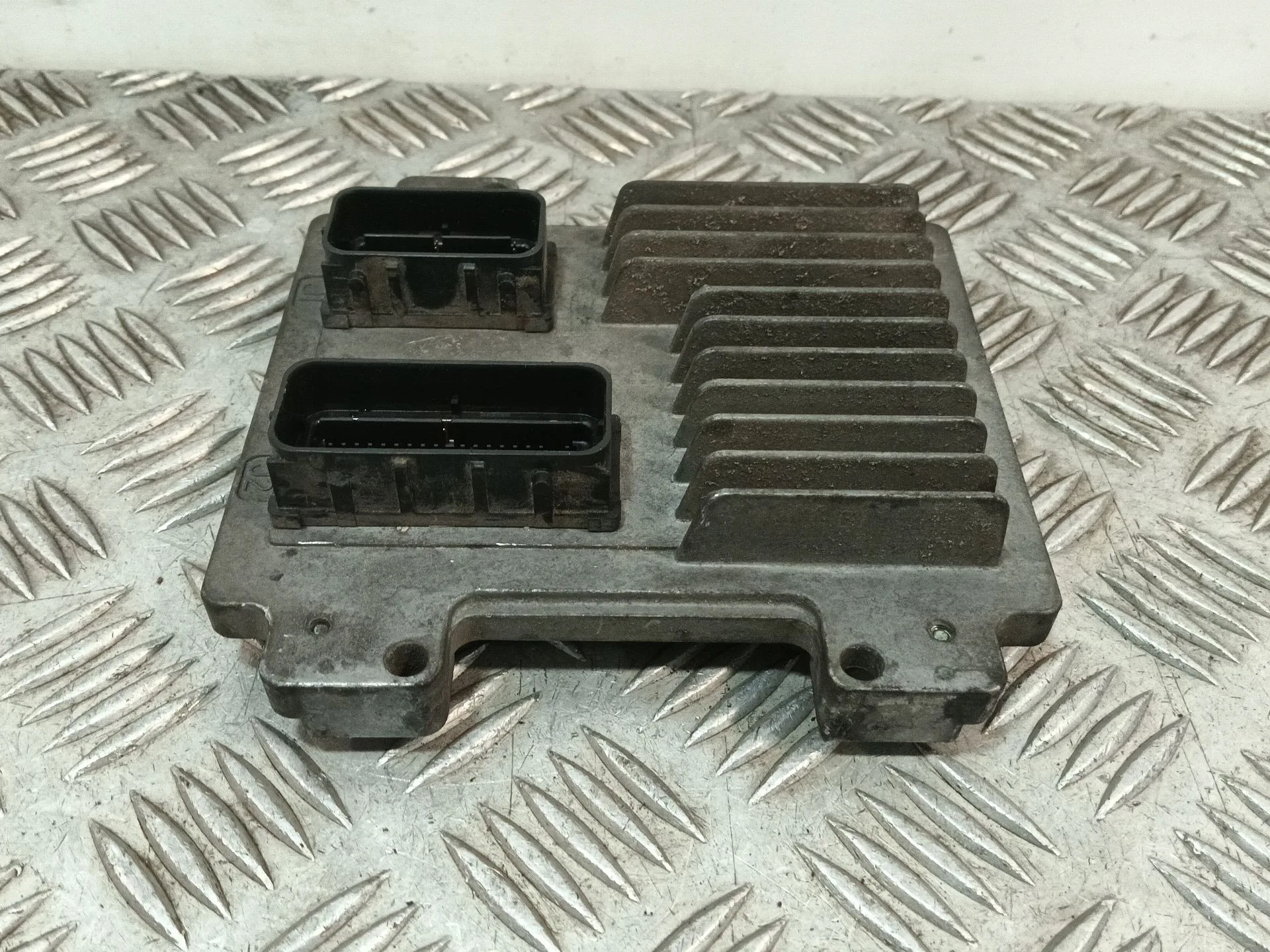 Centralita Motor Uce para Opel Corsa D (S07)