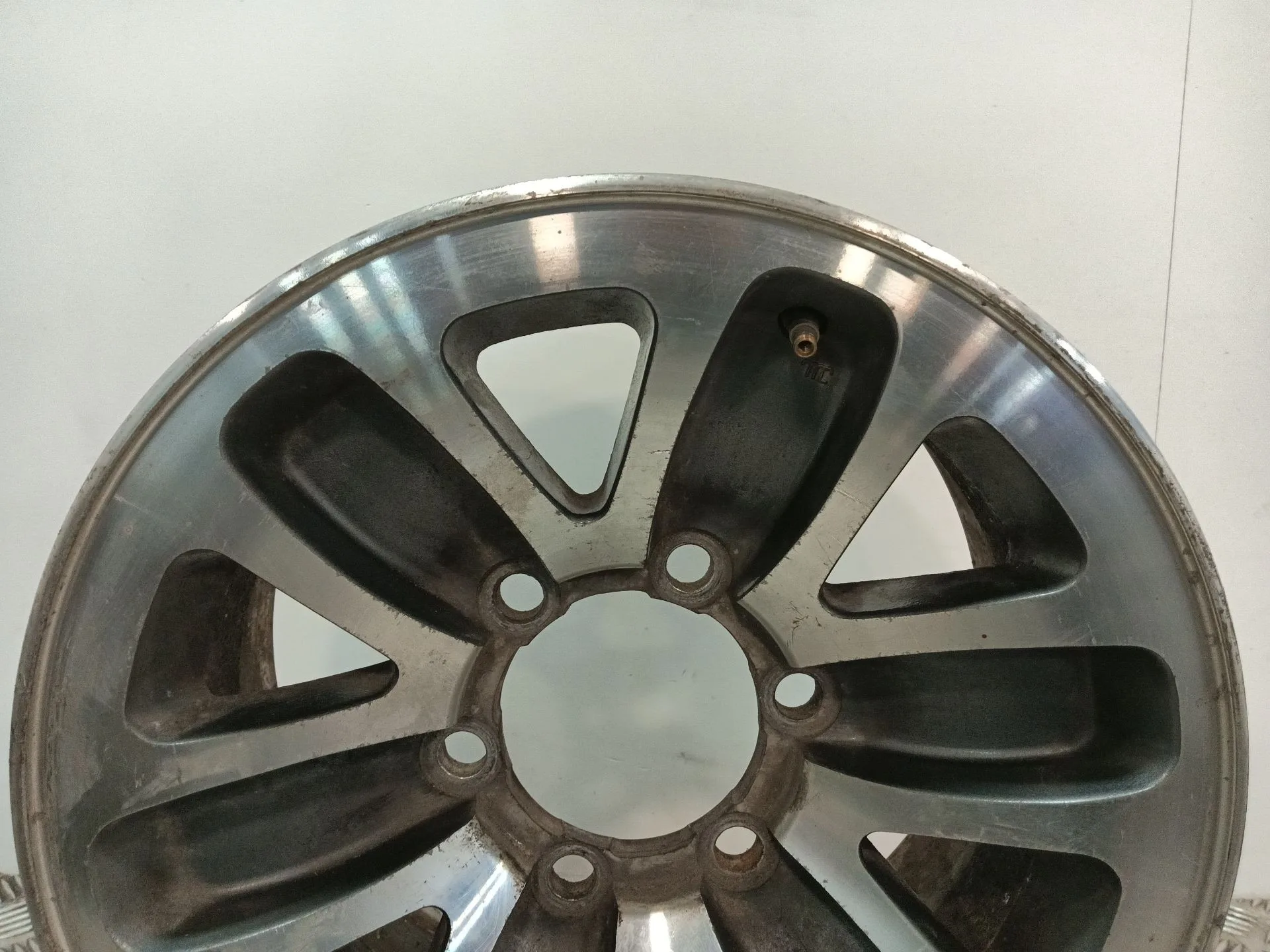 Llanta para Mitsubishi Montero Canvas Top (V2_C, V4_C)
