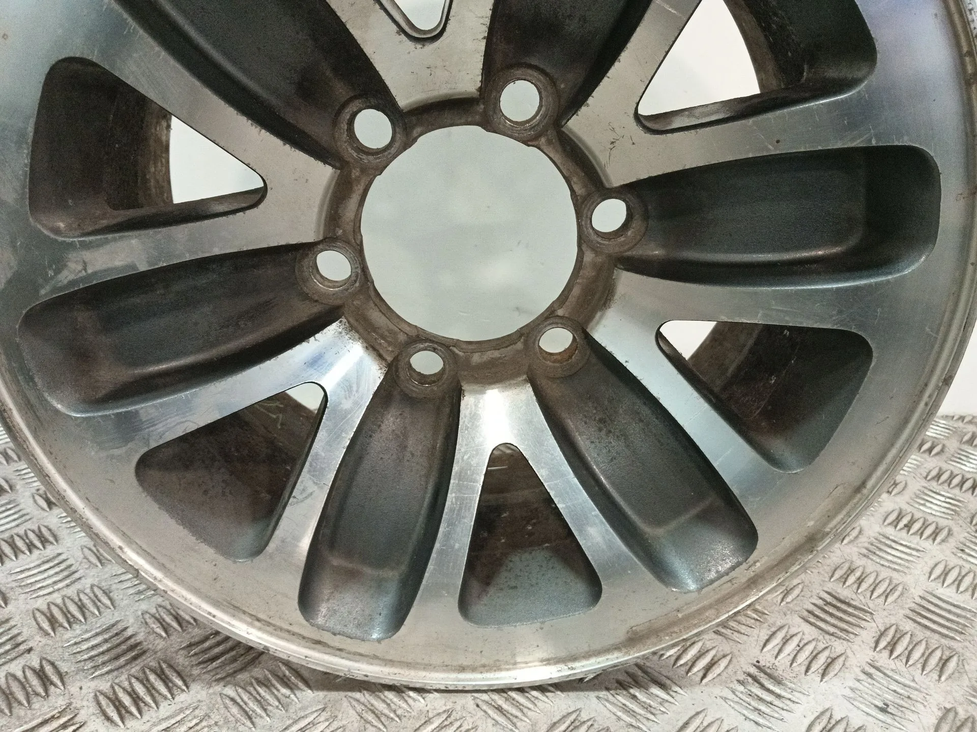 Llanta para Mitsubishi Montero Canvas Top (V2_C, V4_C)