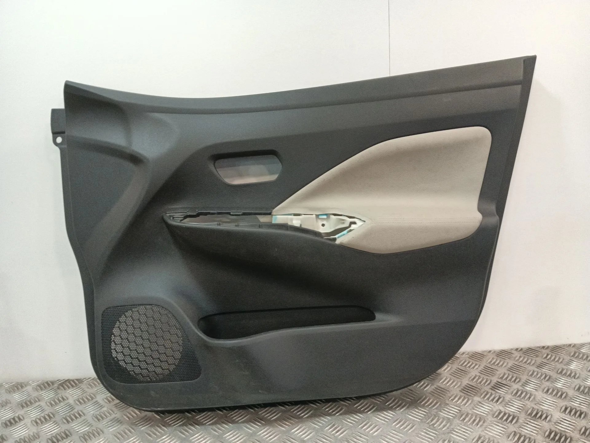 Guarnecido Puerta Delantera Derecha para Nissan Micra V (K14)
