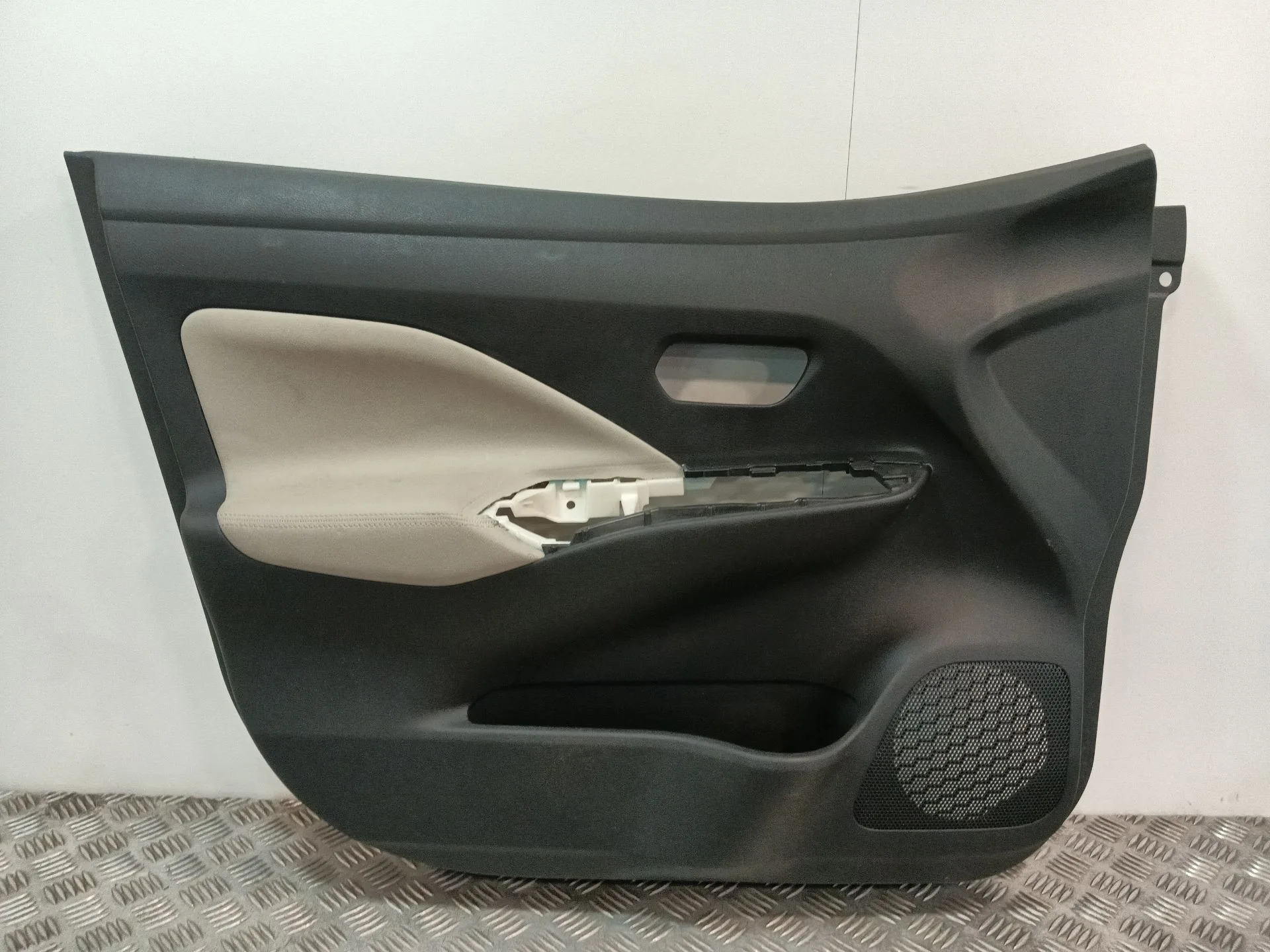 Guarnecido Puerta Delantera Izquierda para Nissan Micra V (K14)