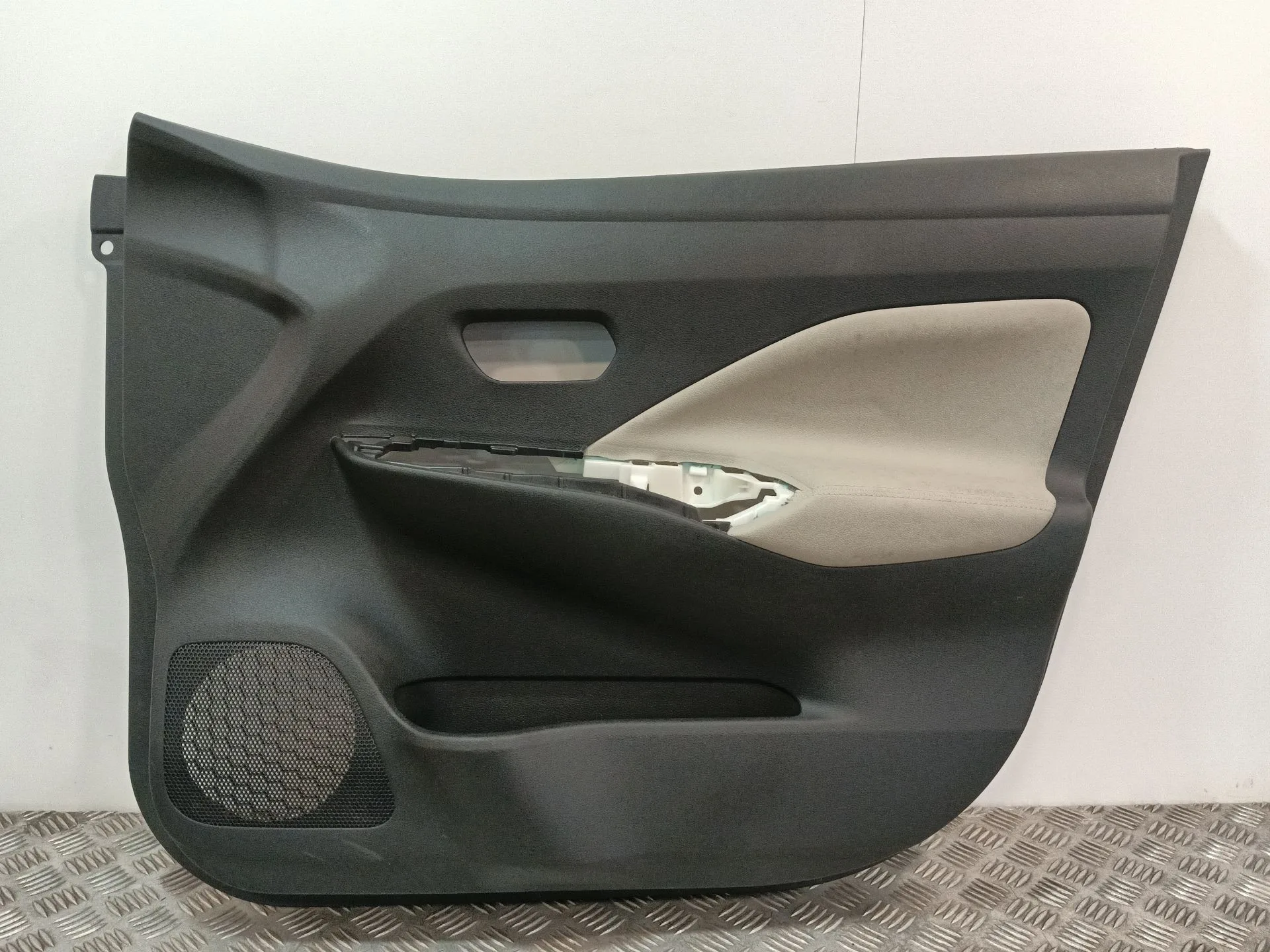 Guarnecido Puerta Delantera Derecha para Nissan Micra V (K14)
