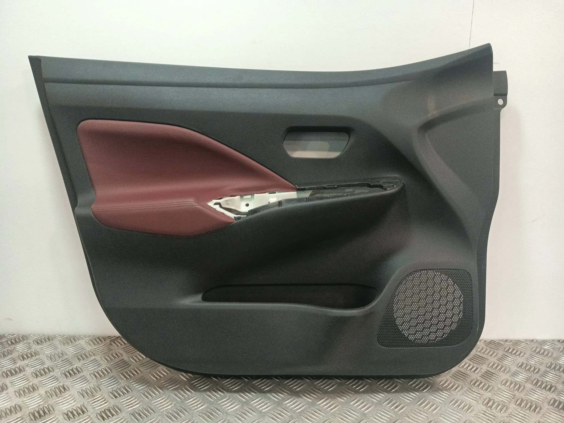 Guarnecido Puerta Delantera Izquierda para Nissan Micra V (K14)