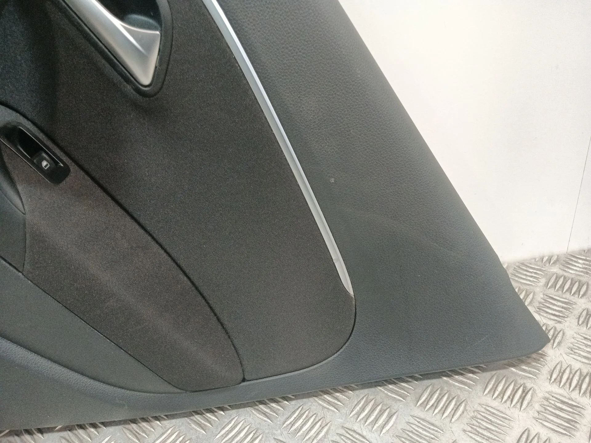 Guarnecido Puerta Trasera Derecha para Volkswagen Polo V (6R1, 6C1)