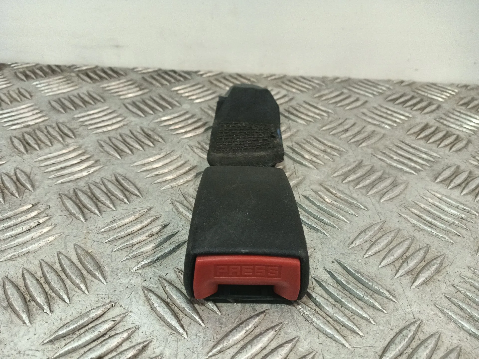 Enganche Cinturon Trasero Izquierdo para Nissan Micra C+C Iii (K12)