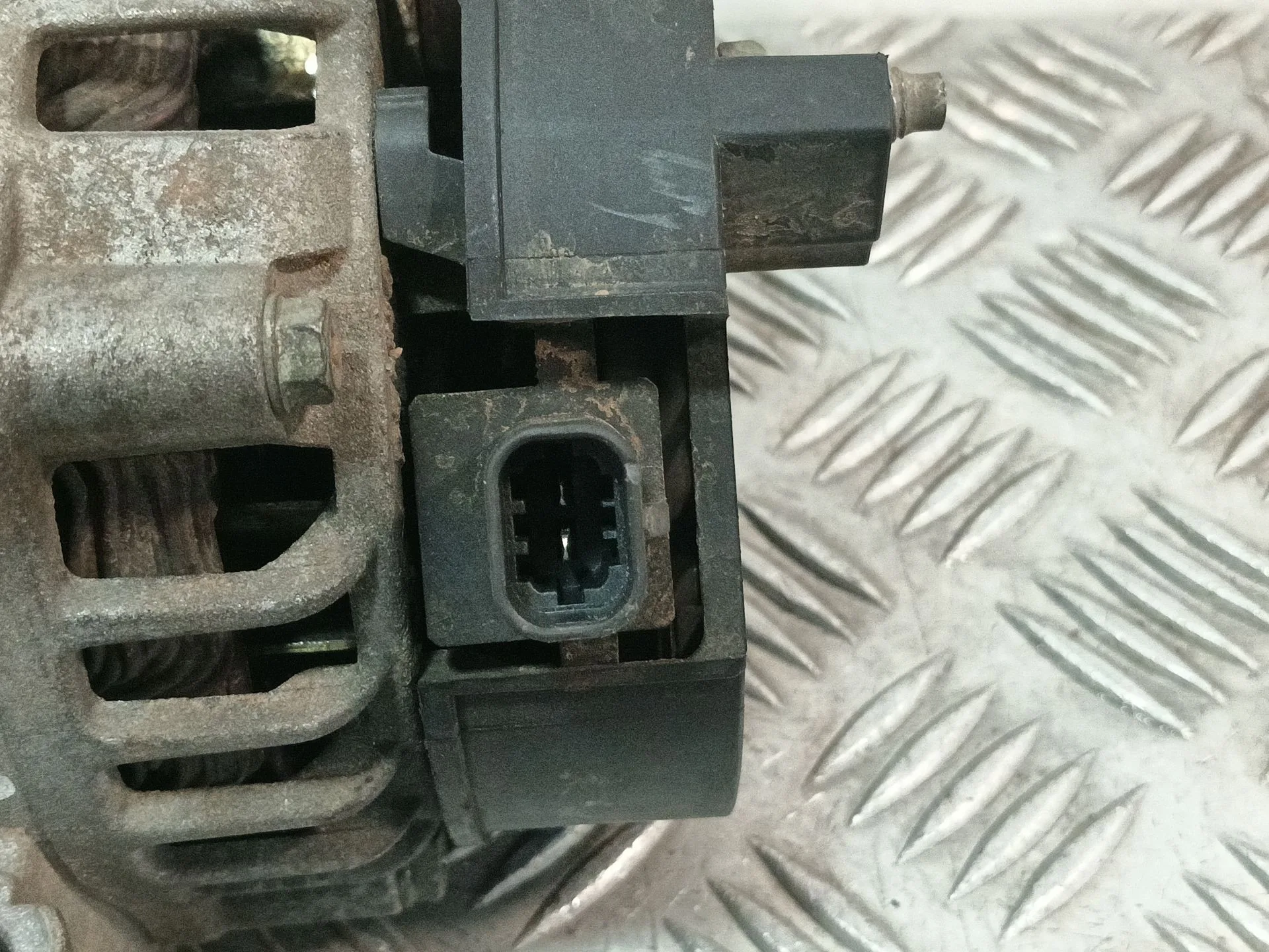 Alternador para Opel Corsa D