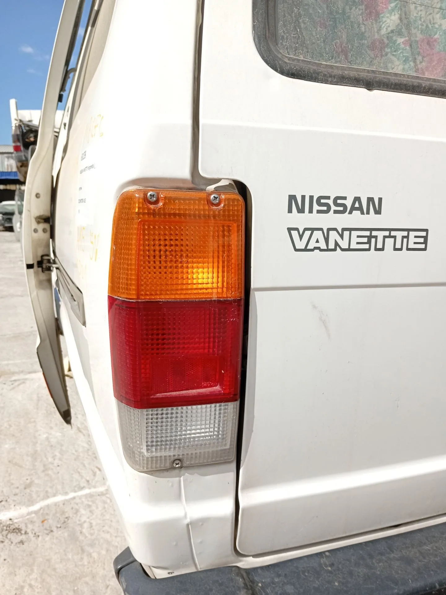 Piloto Trasero Izquierdo para Nissan Vanette Furgoneta (_C22)