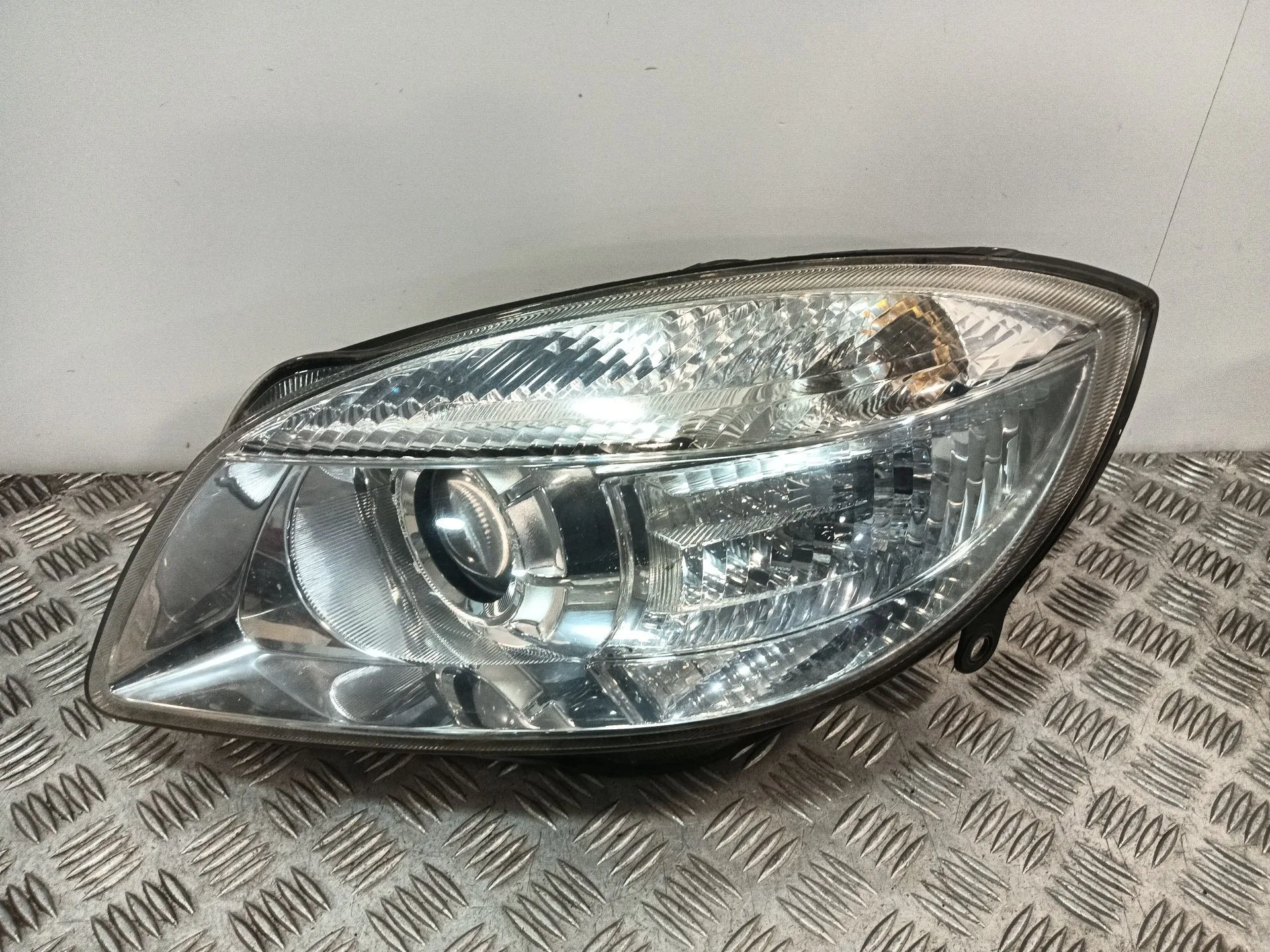 Faro Izquierdo para Skoda Fabia Ii (542)