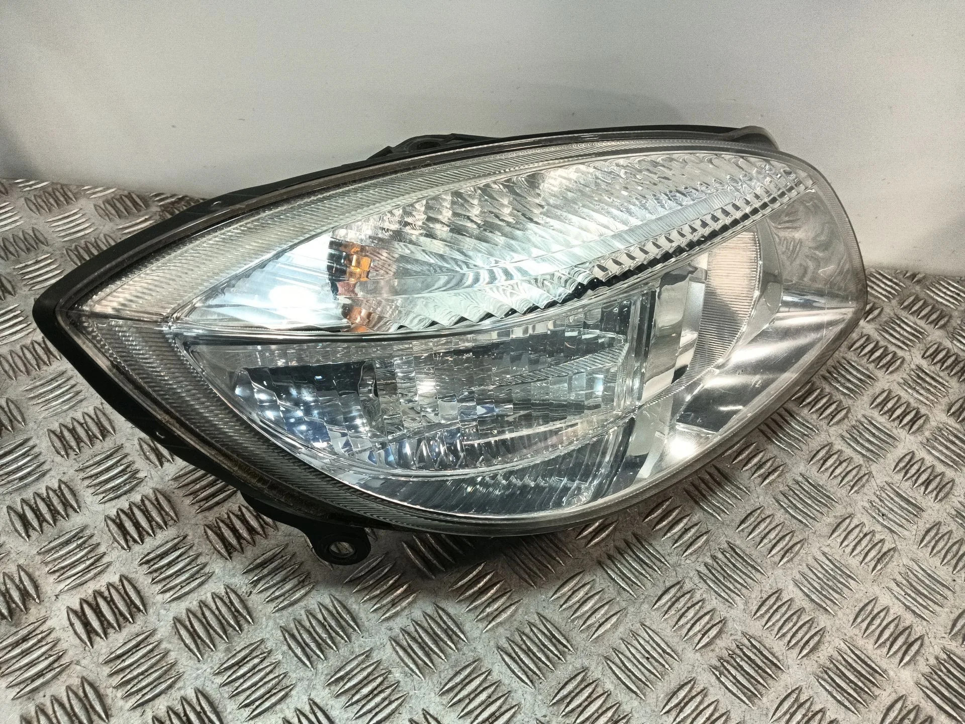 Faro Derecho para Skoda Fabia Ii (542)