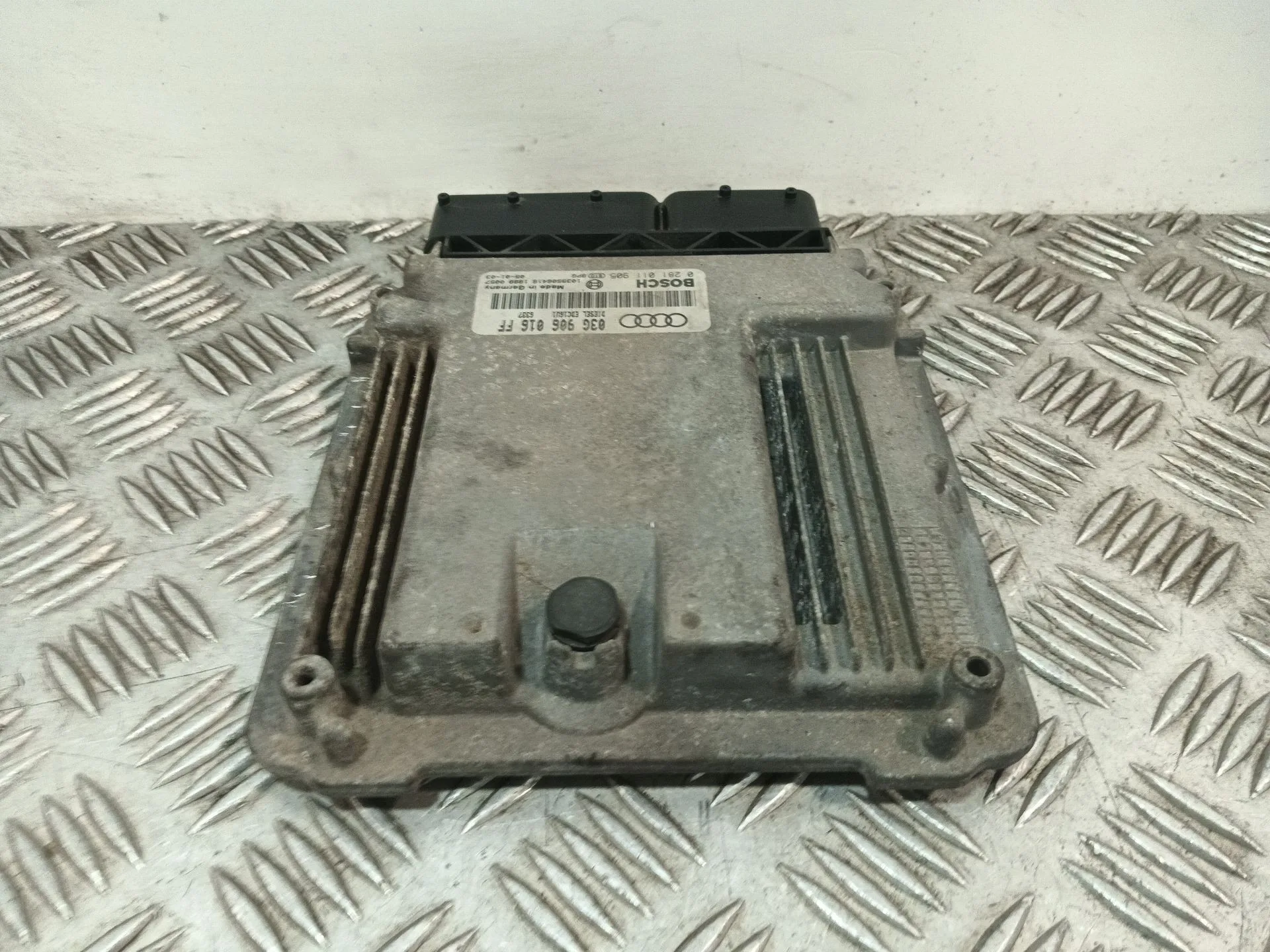Centralita Motor Uce para Audi A3 (8P1)