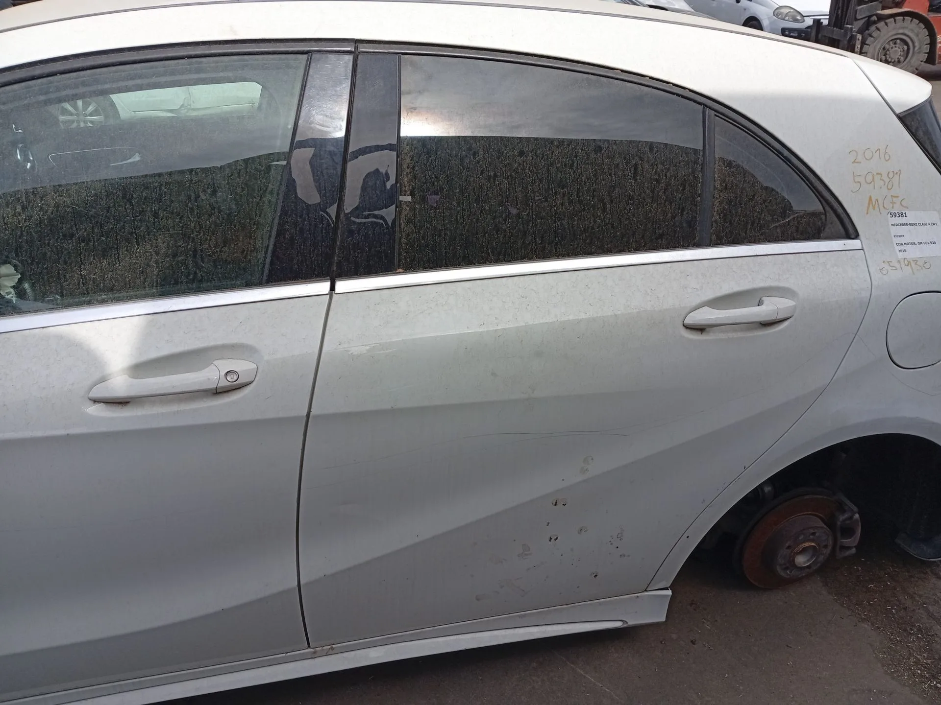 Puerta Trasera Izquierda para Mercedes-Benz Clase A (W176)