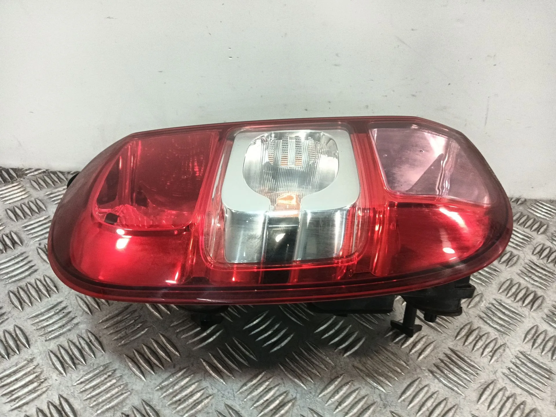 Piloto Trasero Izquierdo para Dacia Duster (Hs_)