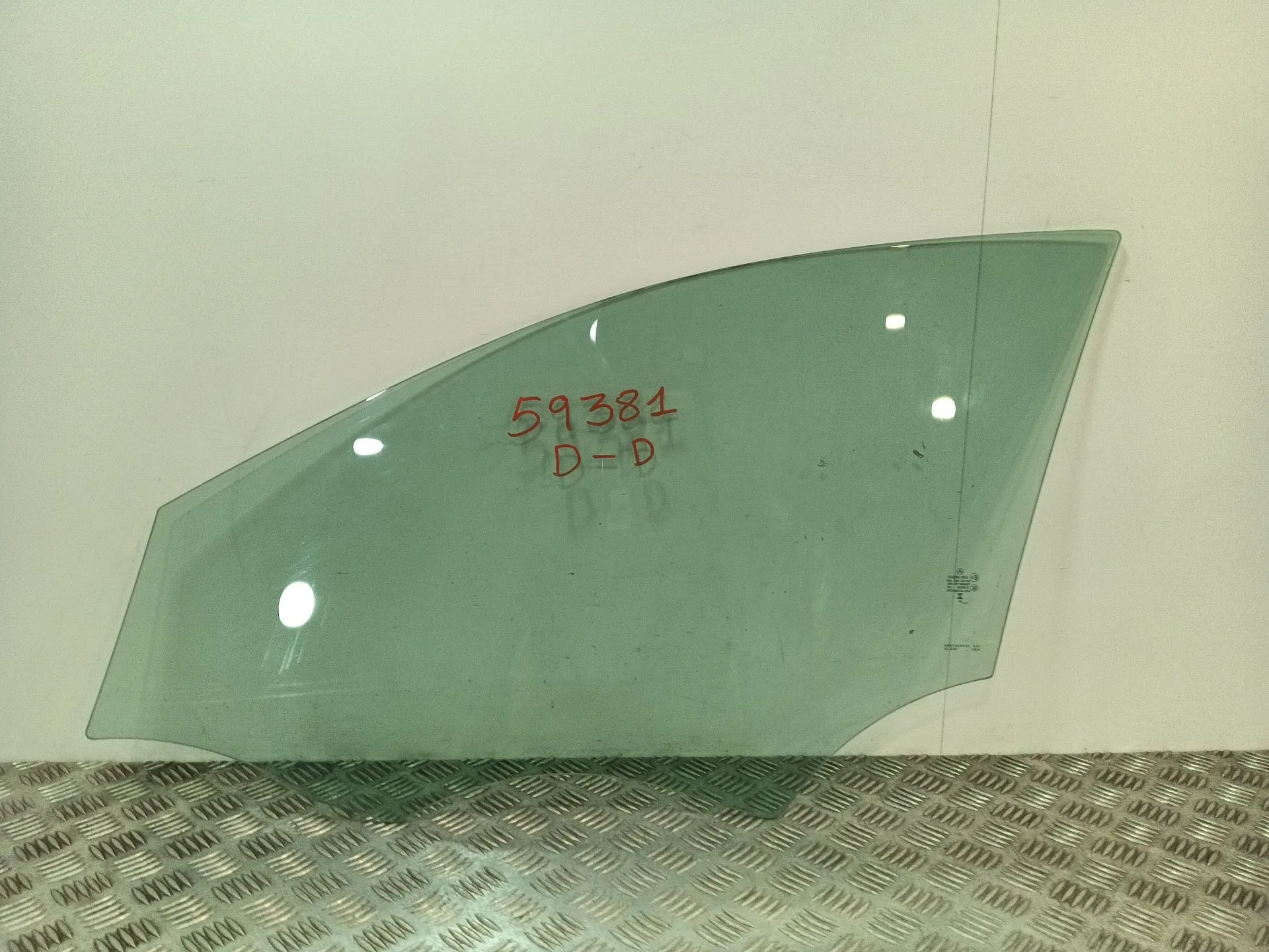 Luna Delantera Derecha para Mercedes-Benz Clase A (W176)