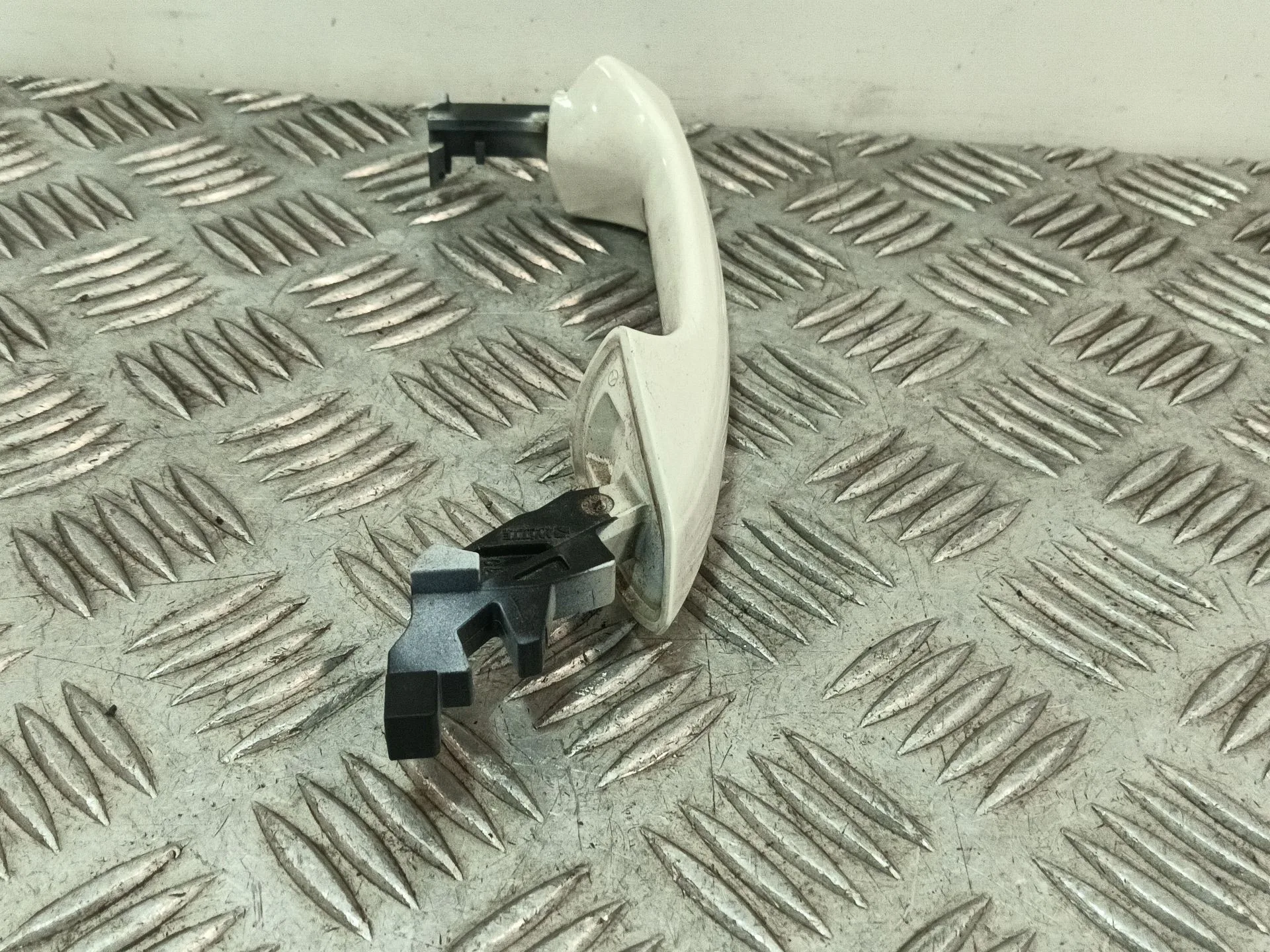 Maneta Exterior Delantera Izquierda para Mercedes-Benz Clase A (W176)