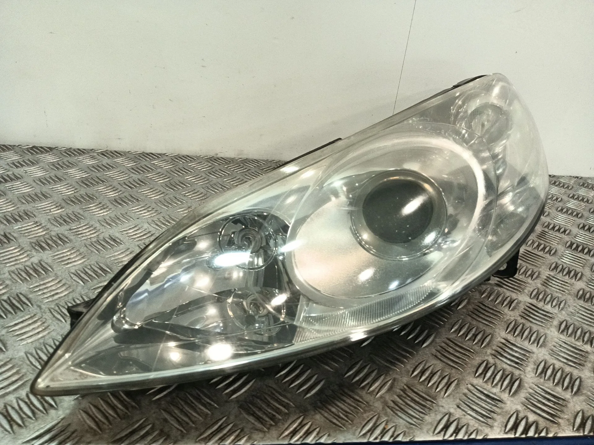 Faro Izquierdo para Peugeot 407 Sw (6E_, 6D_)