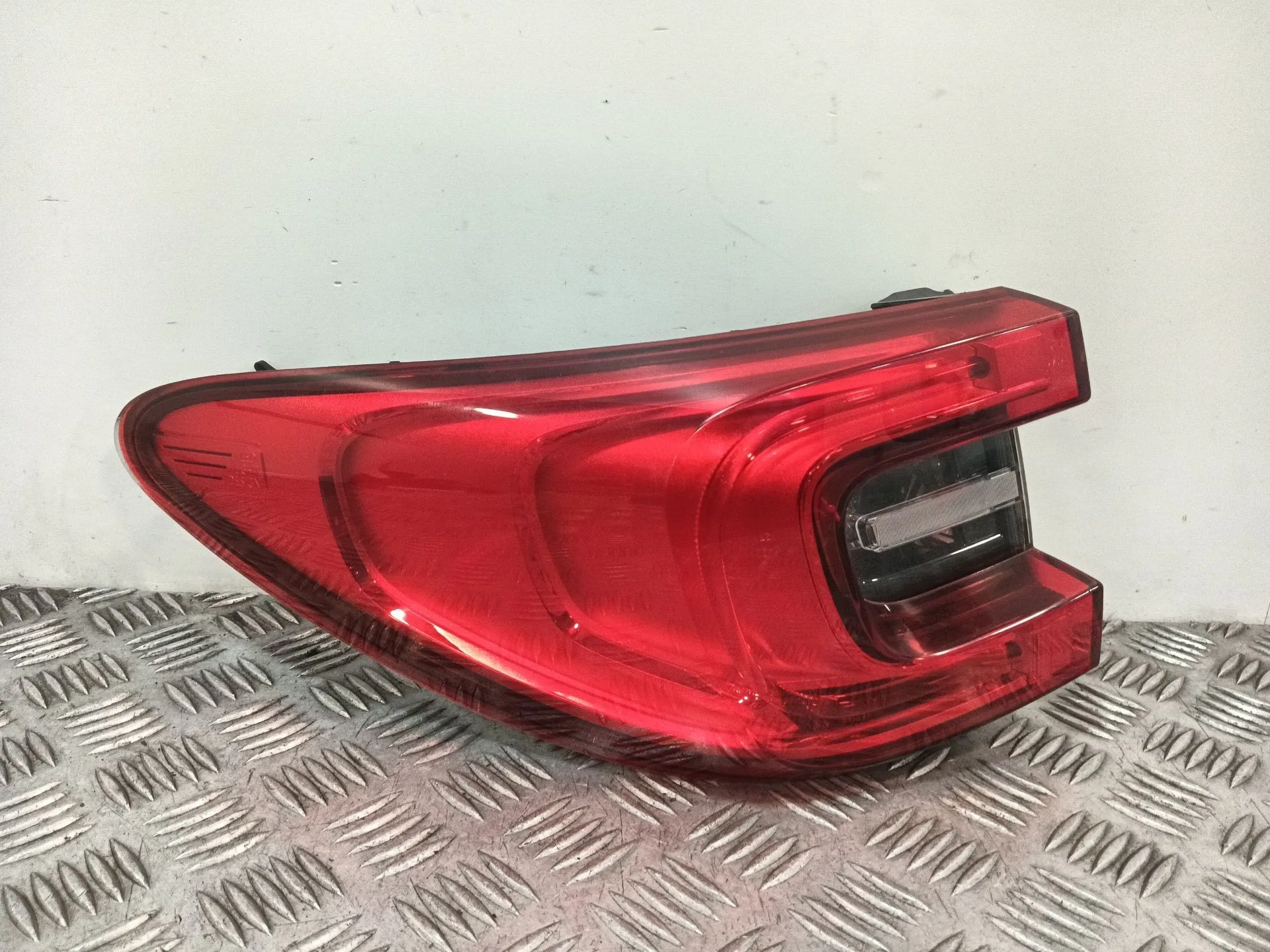 Piloto Trasero Izquierdo para Renault Kadjar (Ha_, Hl_)