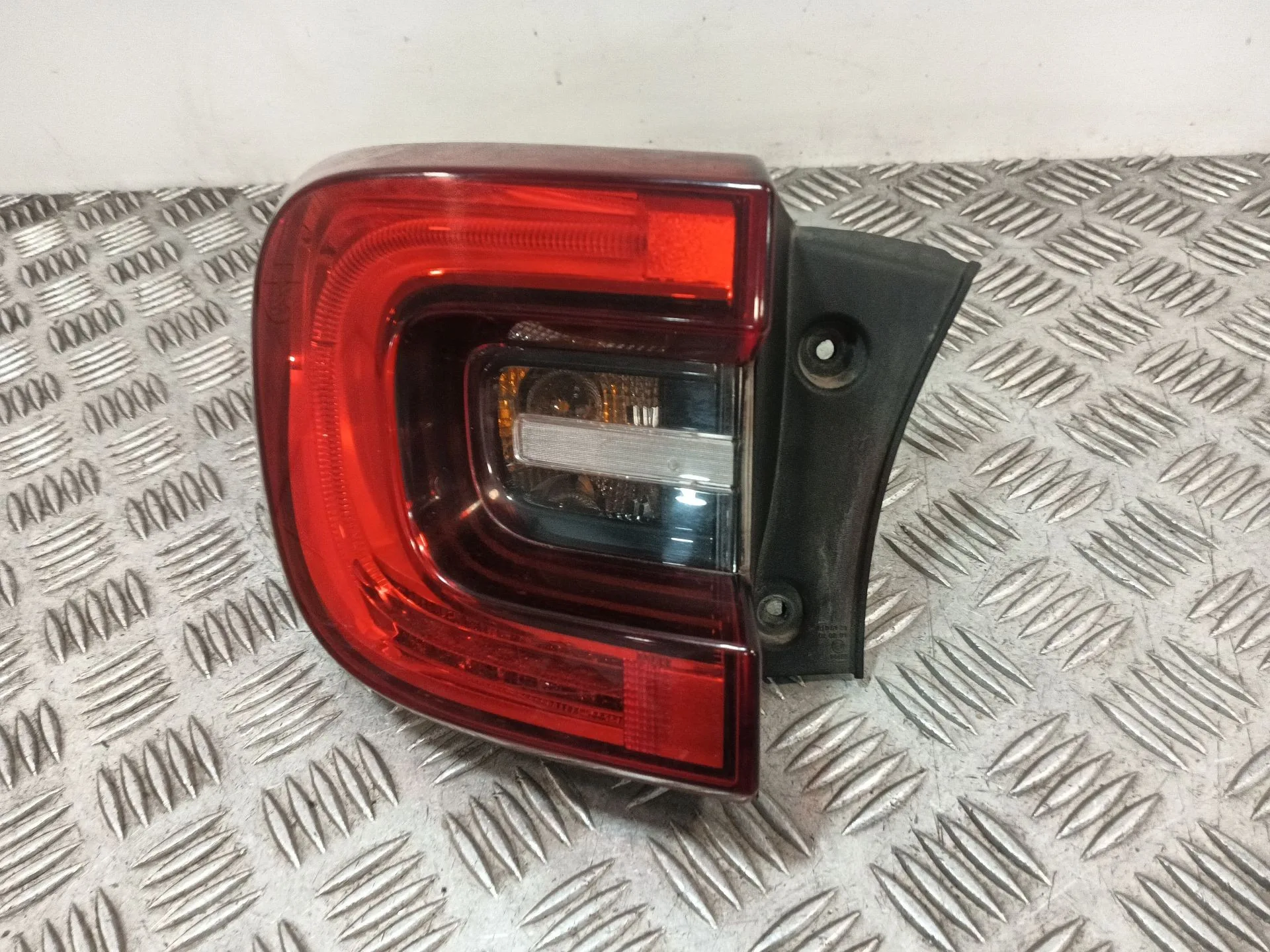 Piloto Trasero Izquierdo para Renault Kadjar (Ha_, Hl_)