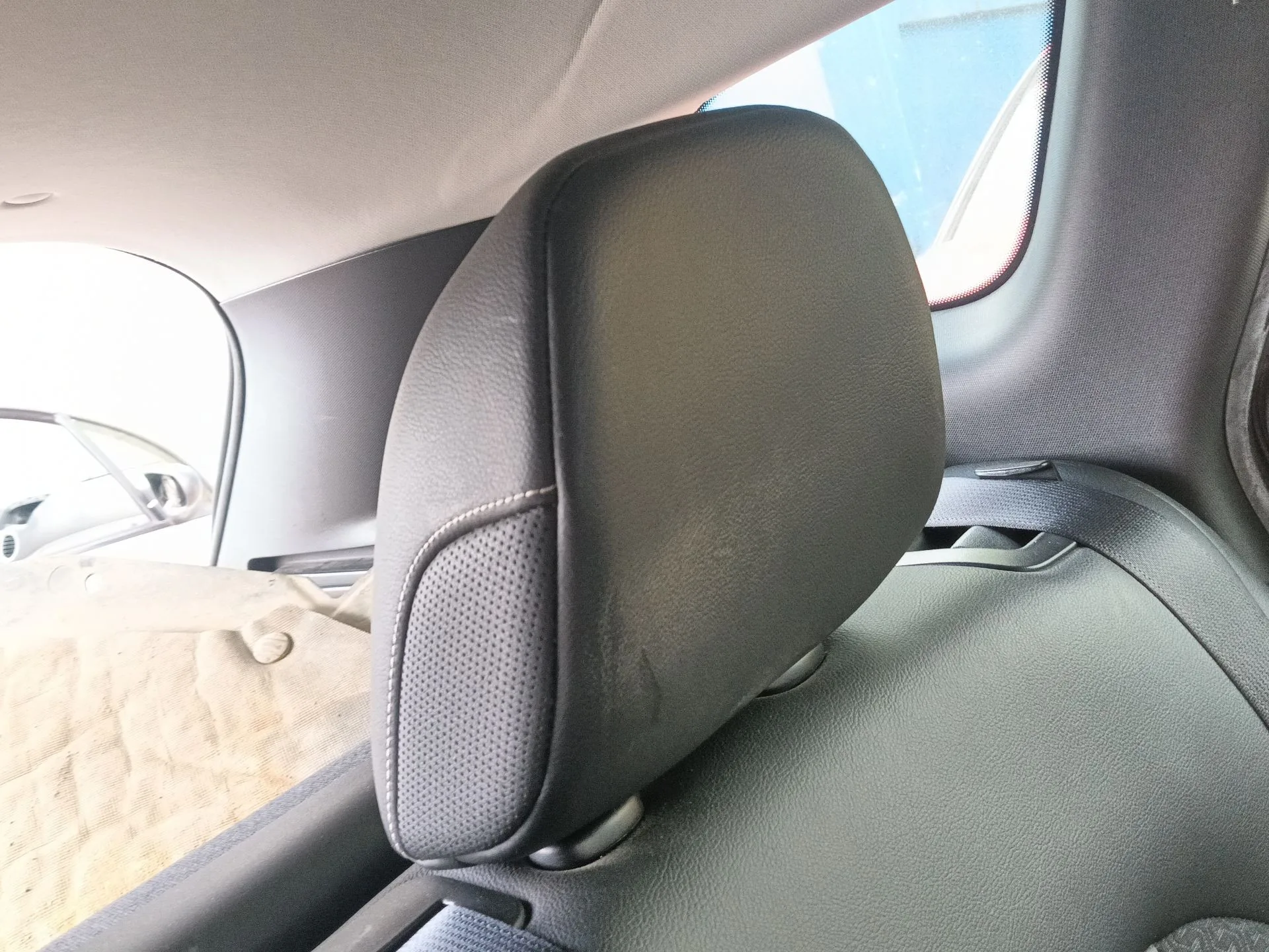 Reposacabezas Trasero Izquierdo para Renault Kadjar (Ha_, Hl_)